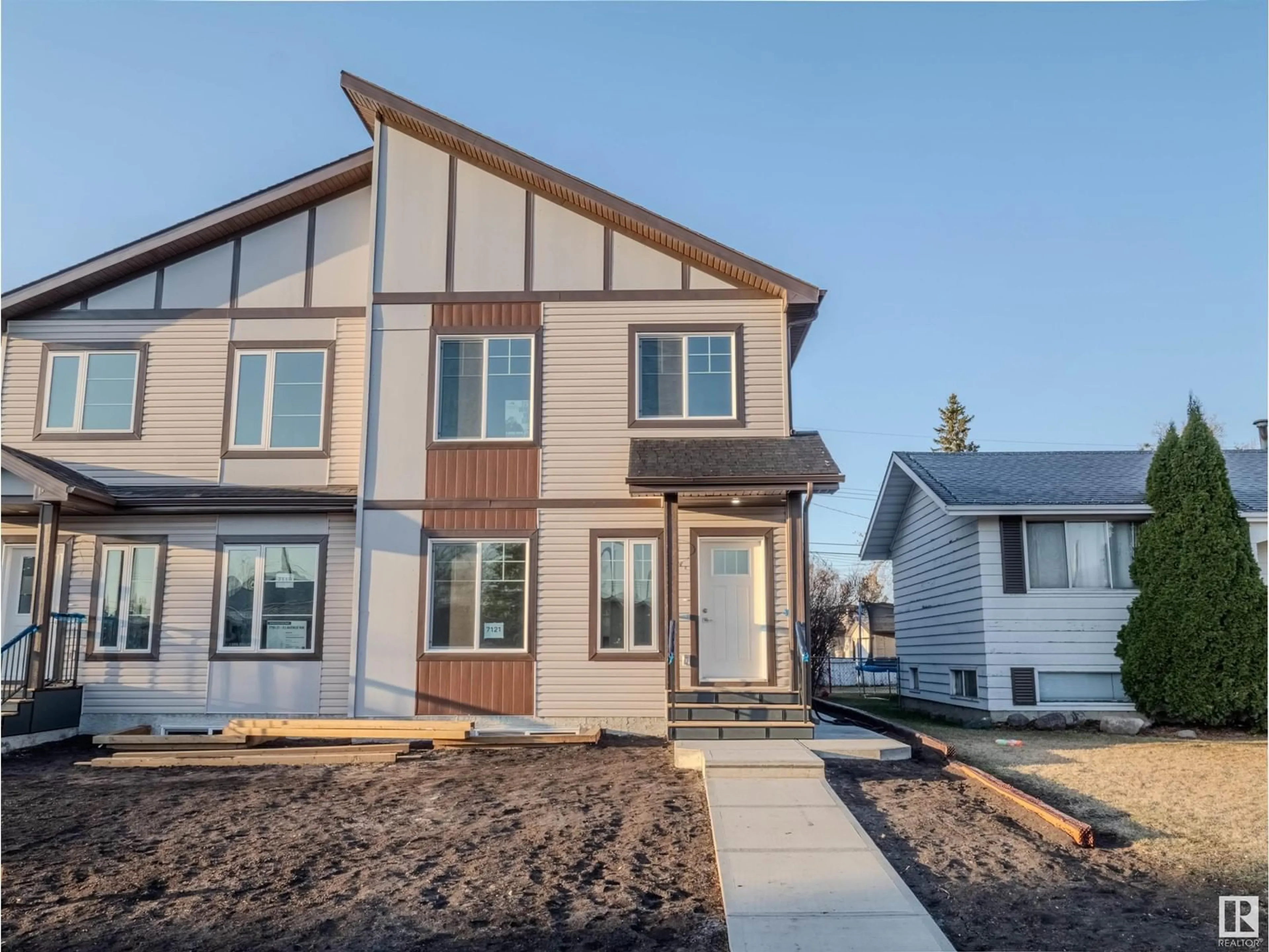 Home with vinyl exterior material, street for 7121 93 AVENUE AVENUE, Edmonton Alberta T6B0W7