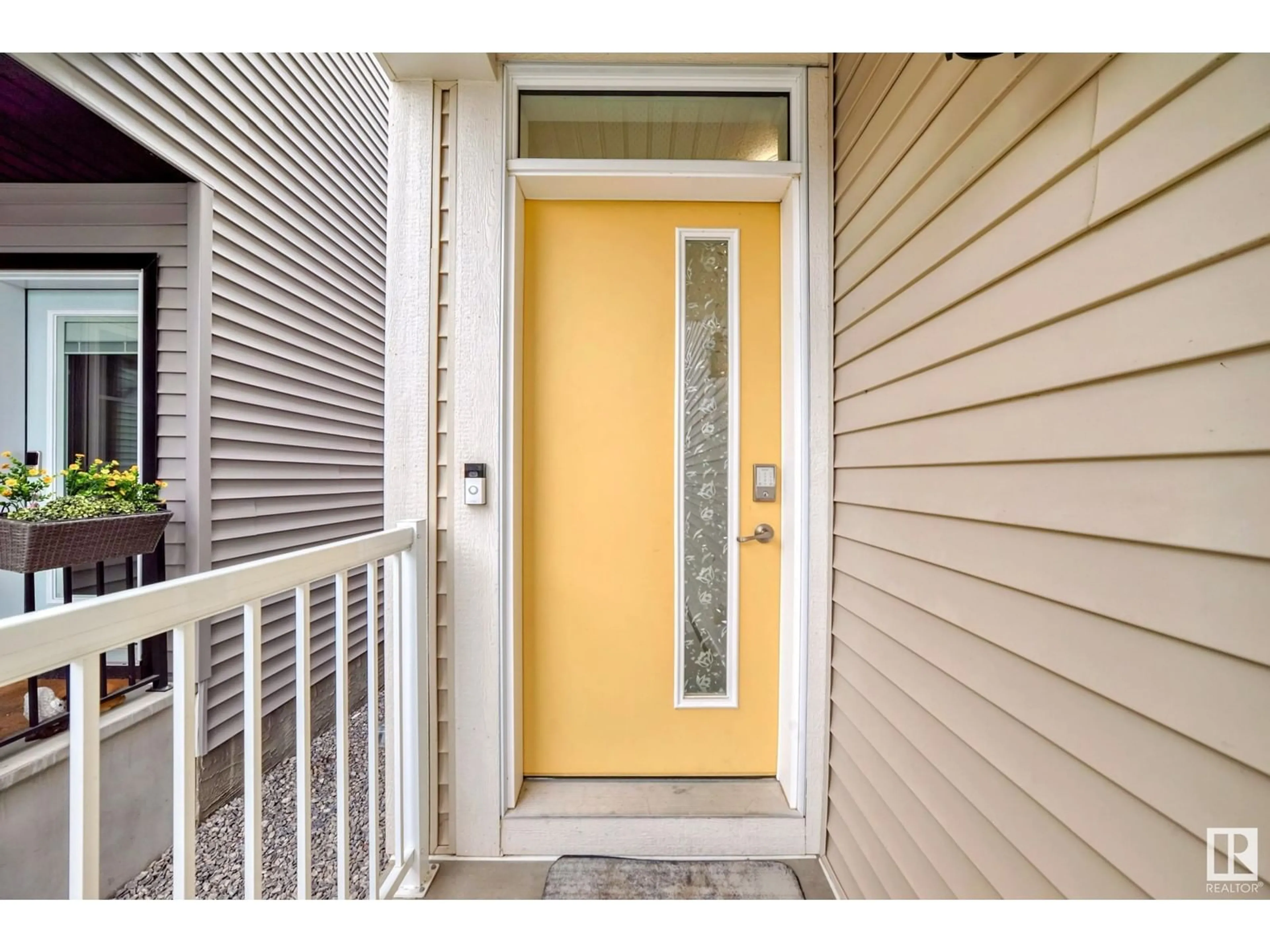 Indoor entryway for SW - 3608 6 AV, Edmonton Alberta T6X2Y3