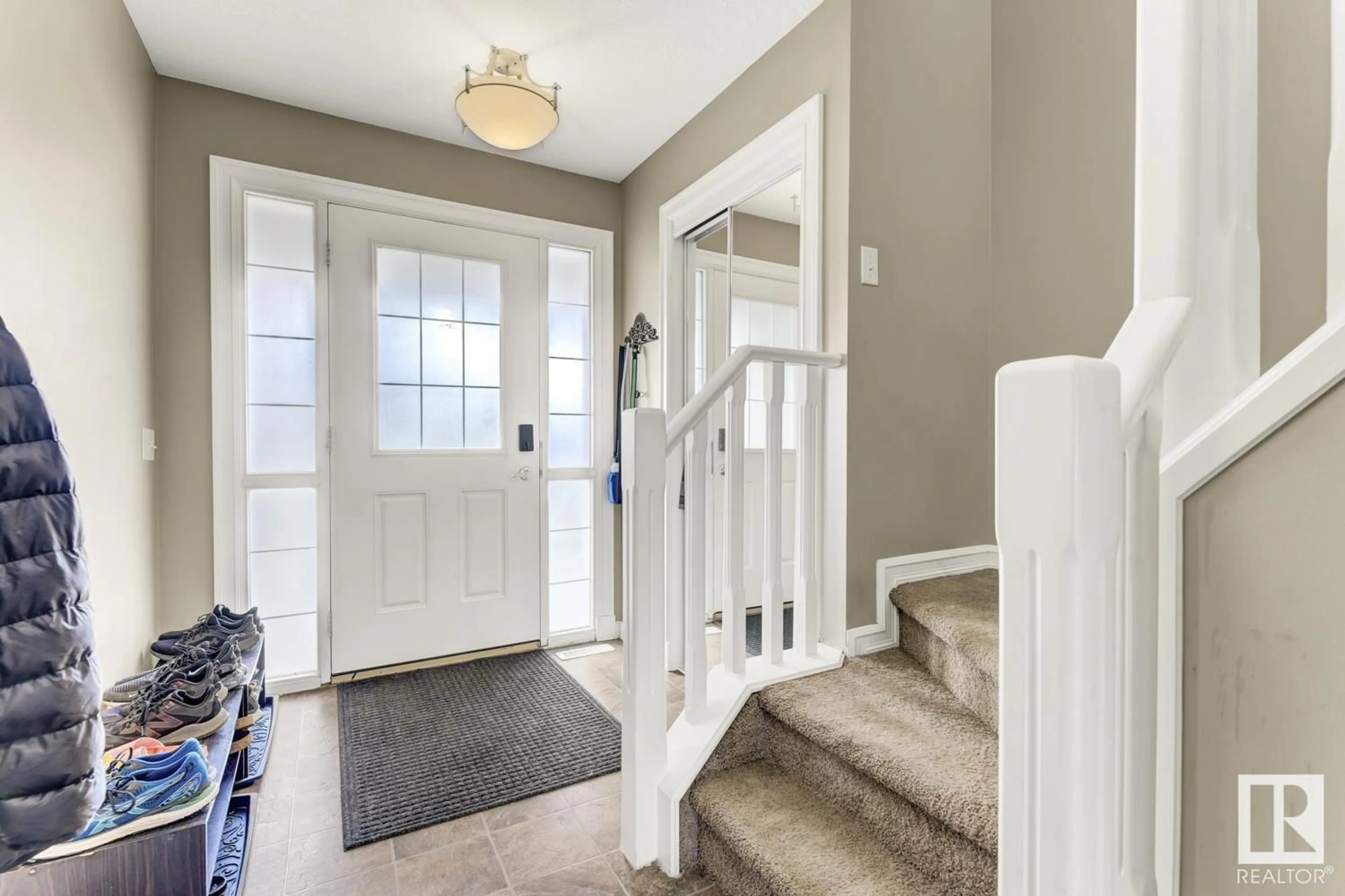 Indoor entryway for 6 VERNON ST, Spruce Grove Alberta T7X0B5