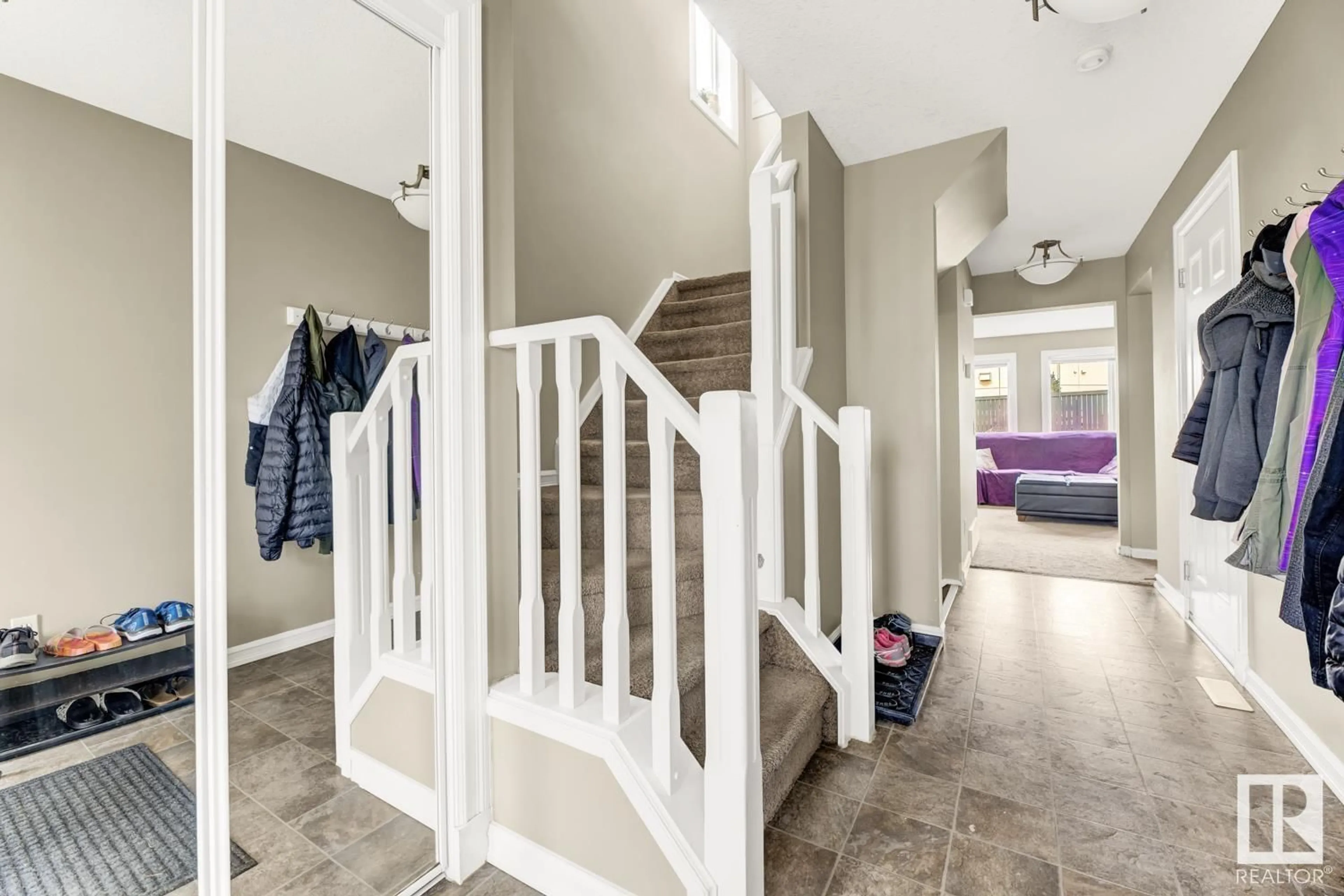 Indoor entryway for 6 VERNON ST, Spruce Grove Alberta T7X0B5