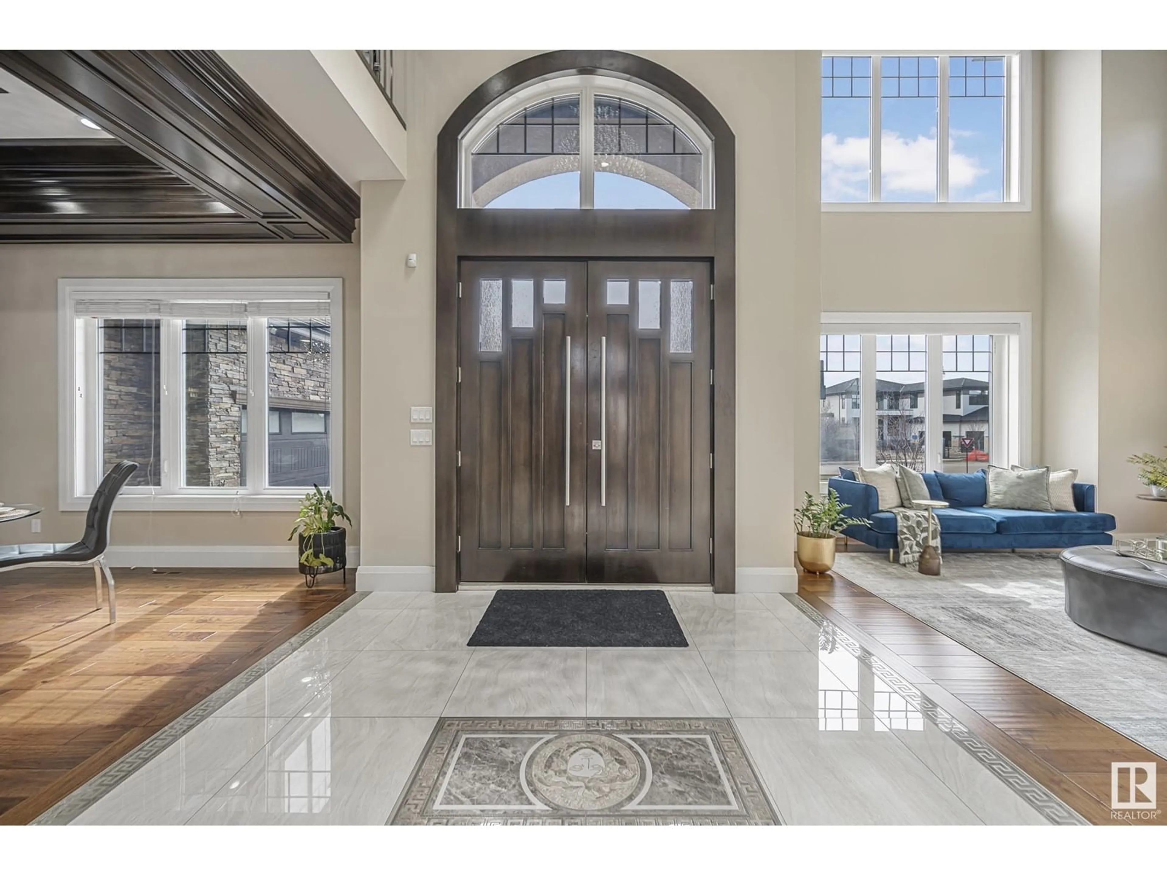 Indoor entryway for 5543 MCLUHAN BLUFF BL, Edmonton Alberta T6R0J5