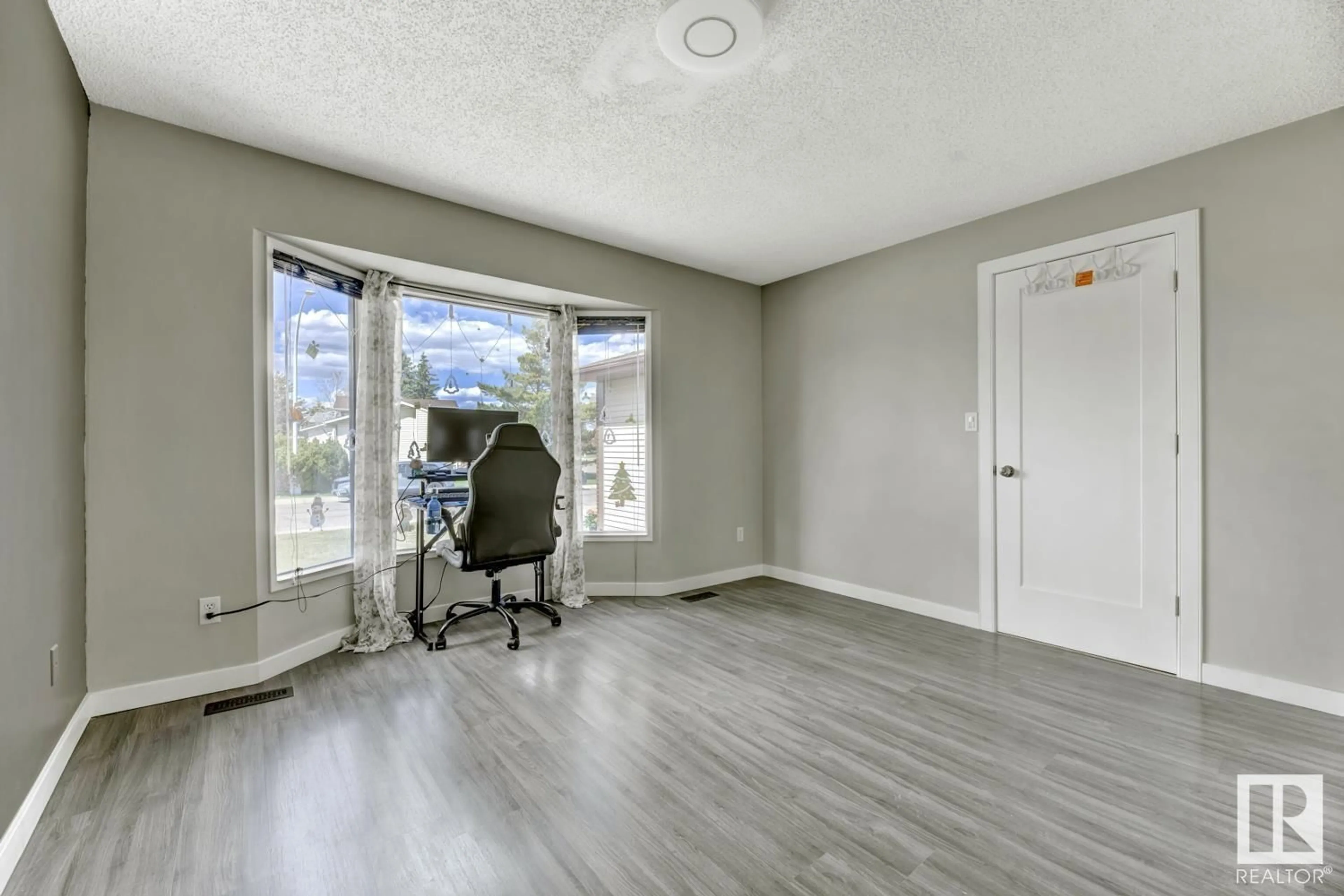 A pic of a room for 17935 99 AV, Edmonton Alberta T5T3H7