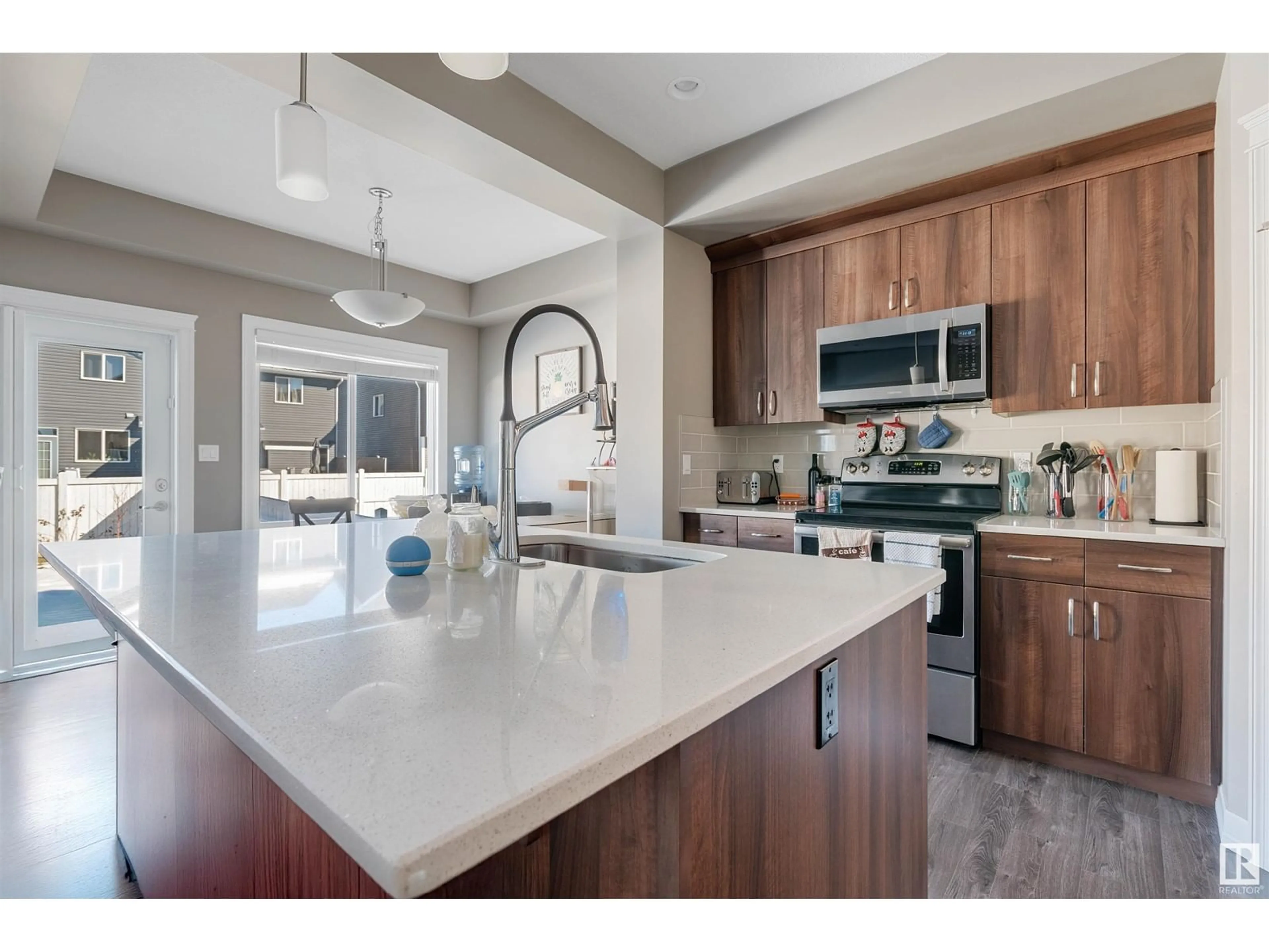 Open concept kitchen, ceramic/tile floor for 190 STURTZ BN, Leduc Alberta T9E0E6