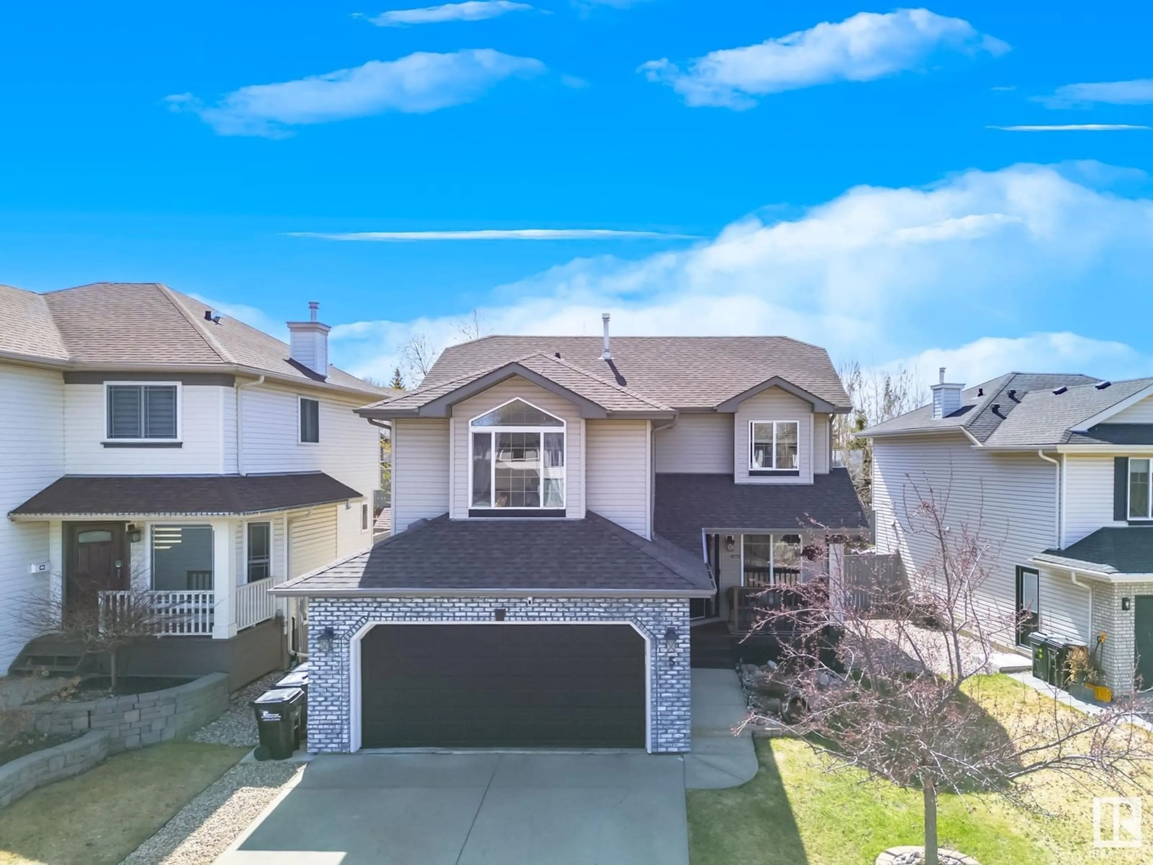 A pic from outside/outdoor area/front of a property/back of a property/a pic from drone, street for 5 HIGHGROVE TC, Sherwood Park Alberta T8A6G7