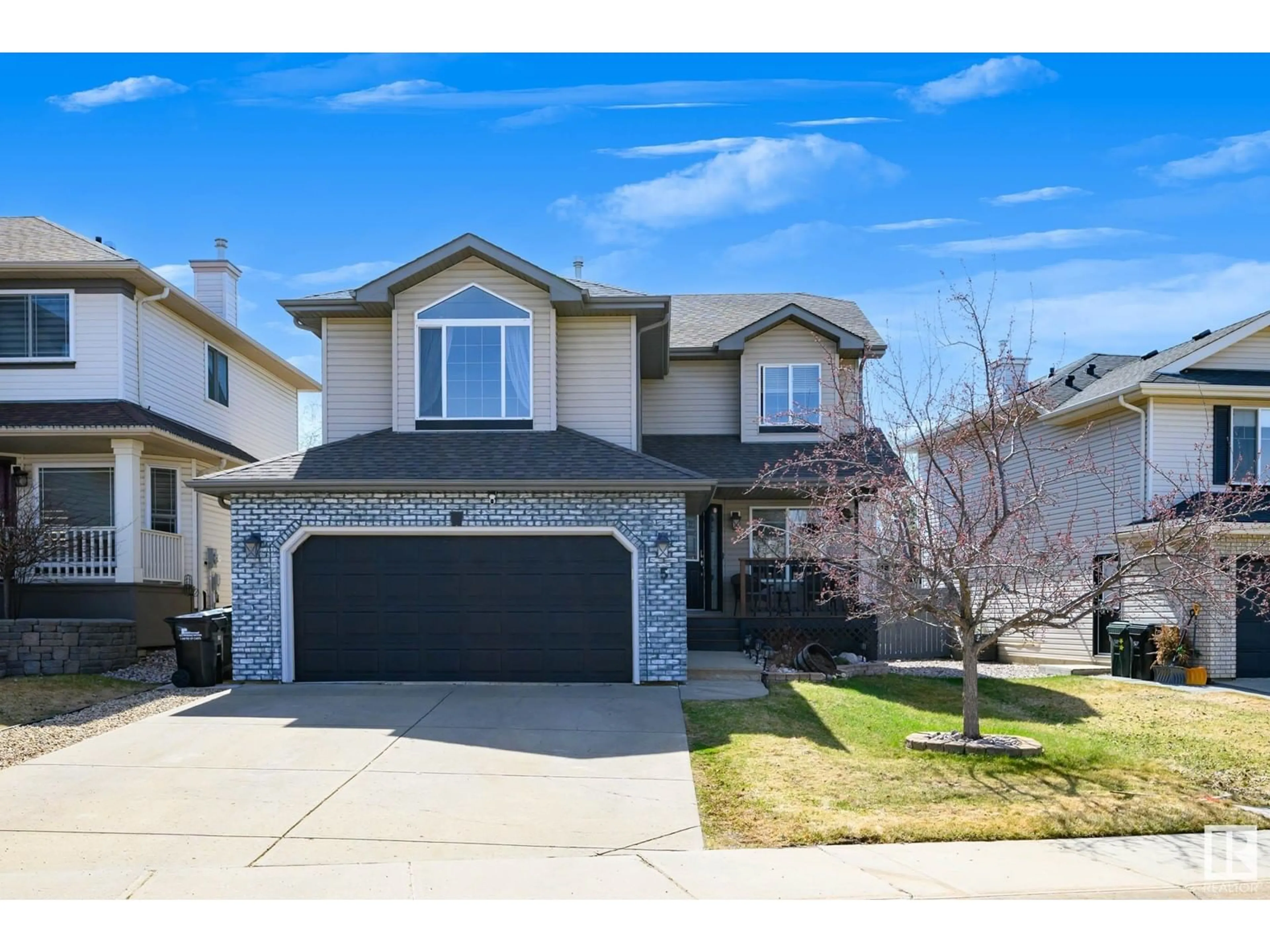 Home with vinyl exterior material, street for 5 HIGHGROVE TC, Sherwood Park Alberta T8A6G7