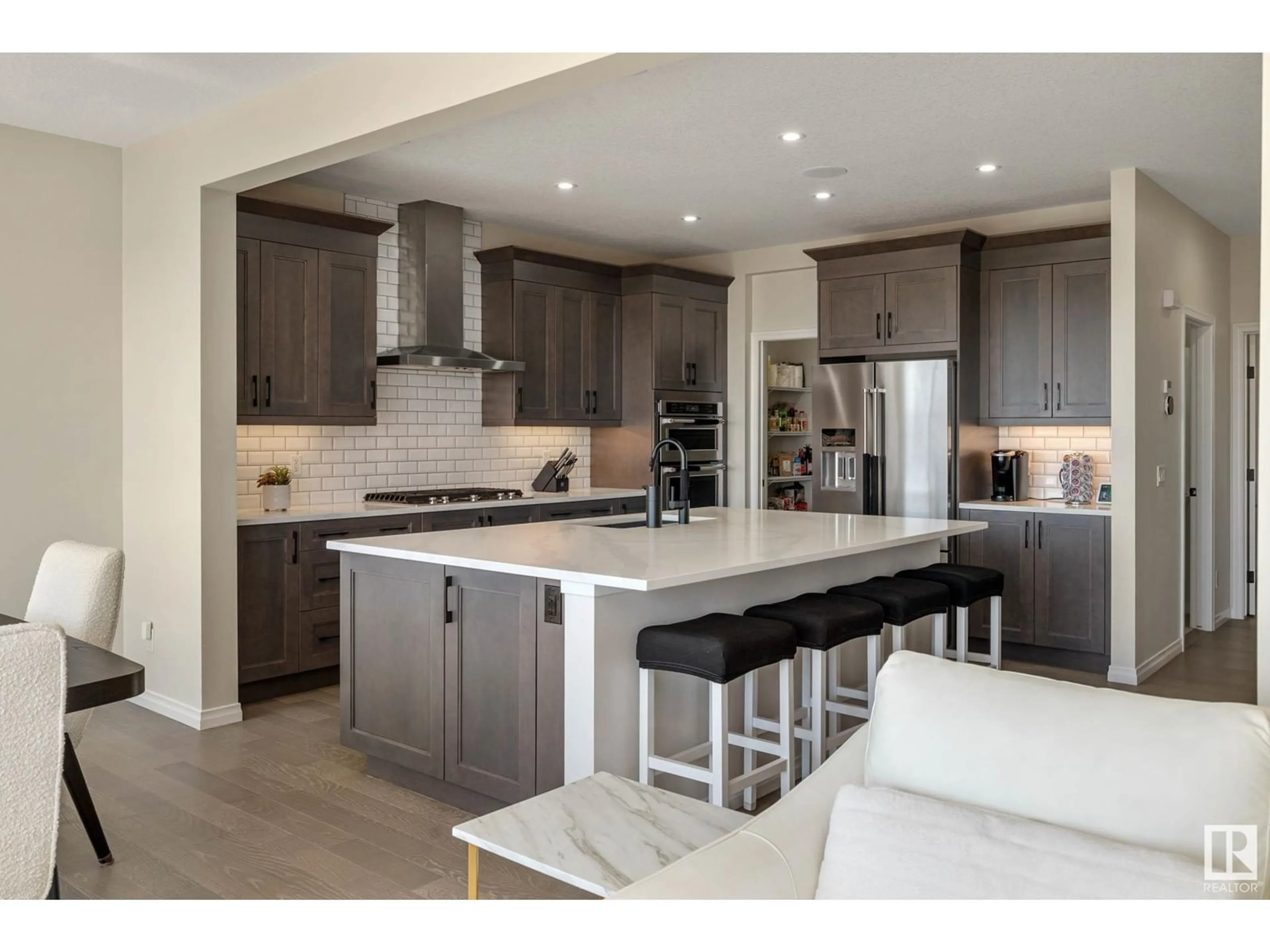 Contemporary kitchen, unknown for 22357 92A AV, Edmonton Alberta T5T7P3