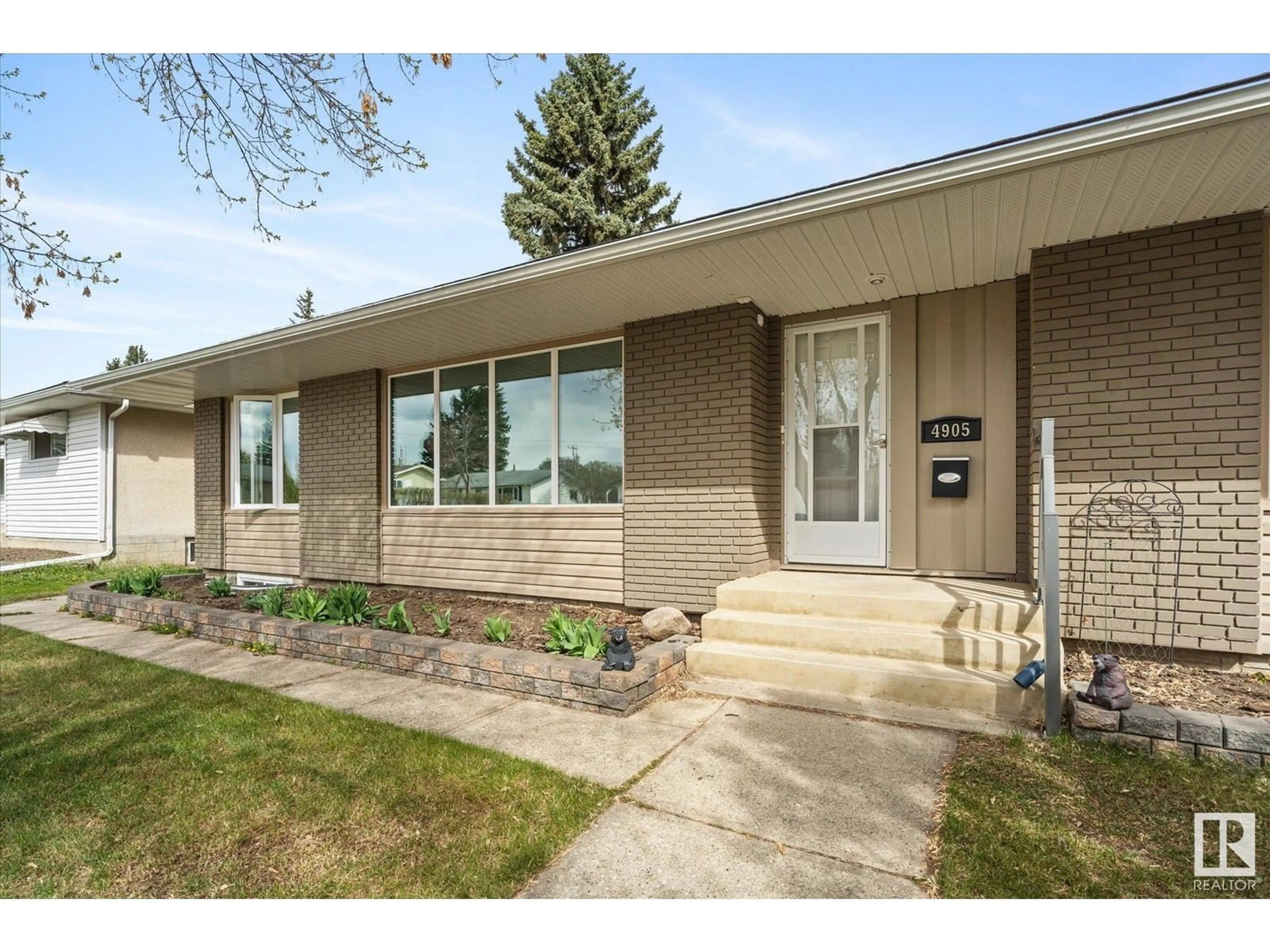 Home with brick exterior material, street for 4905 55 A AV, Stony Plain Alberta T7Z1B3