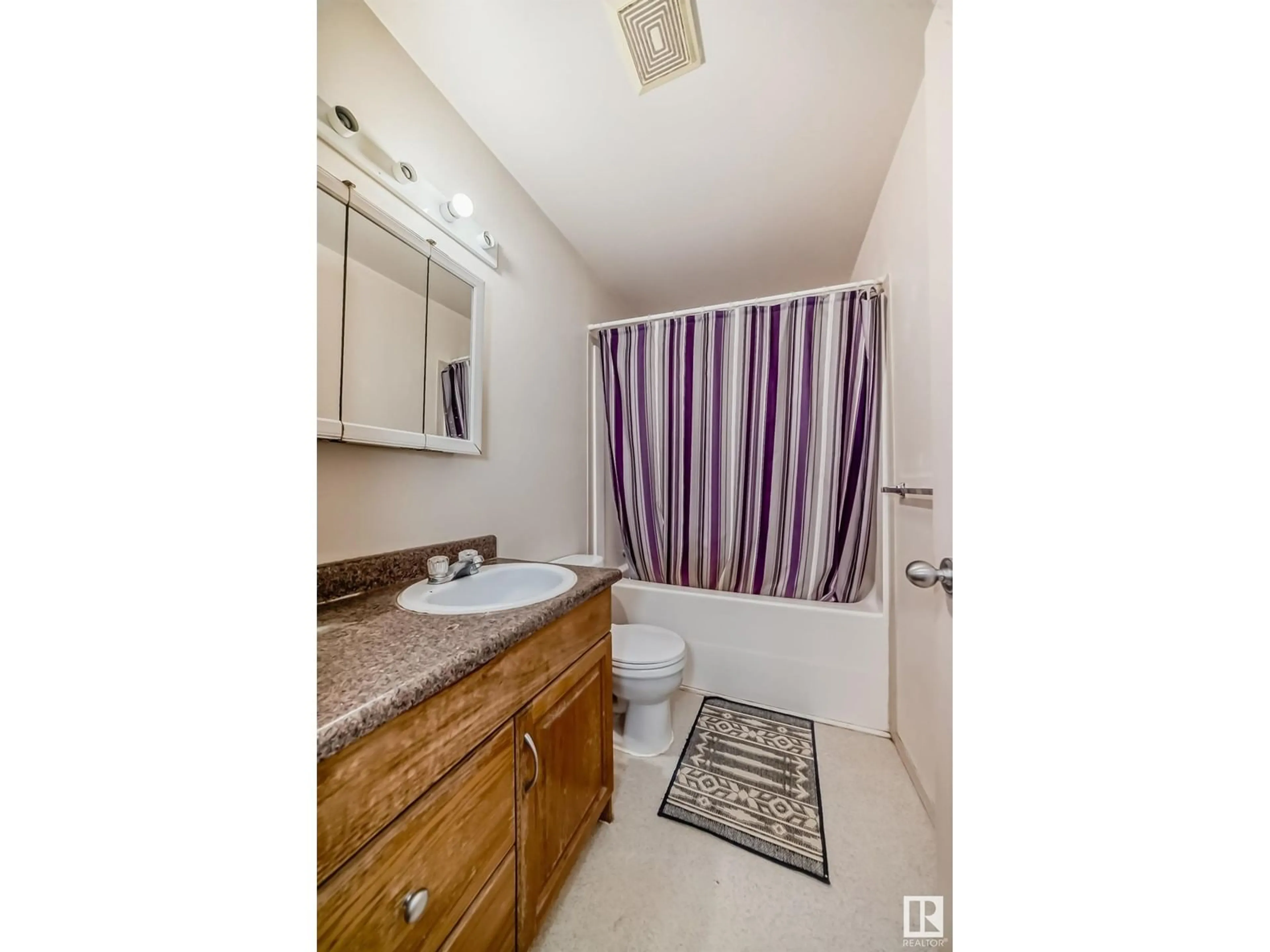 Standard bathroom, unknown for 11215 91 ST, Edmonton Alberta T5B4A1
