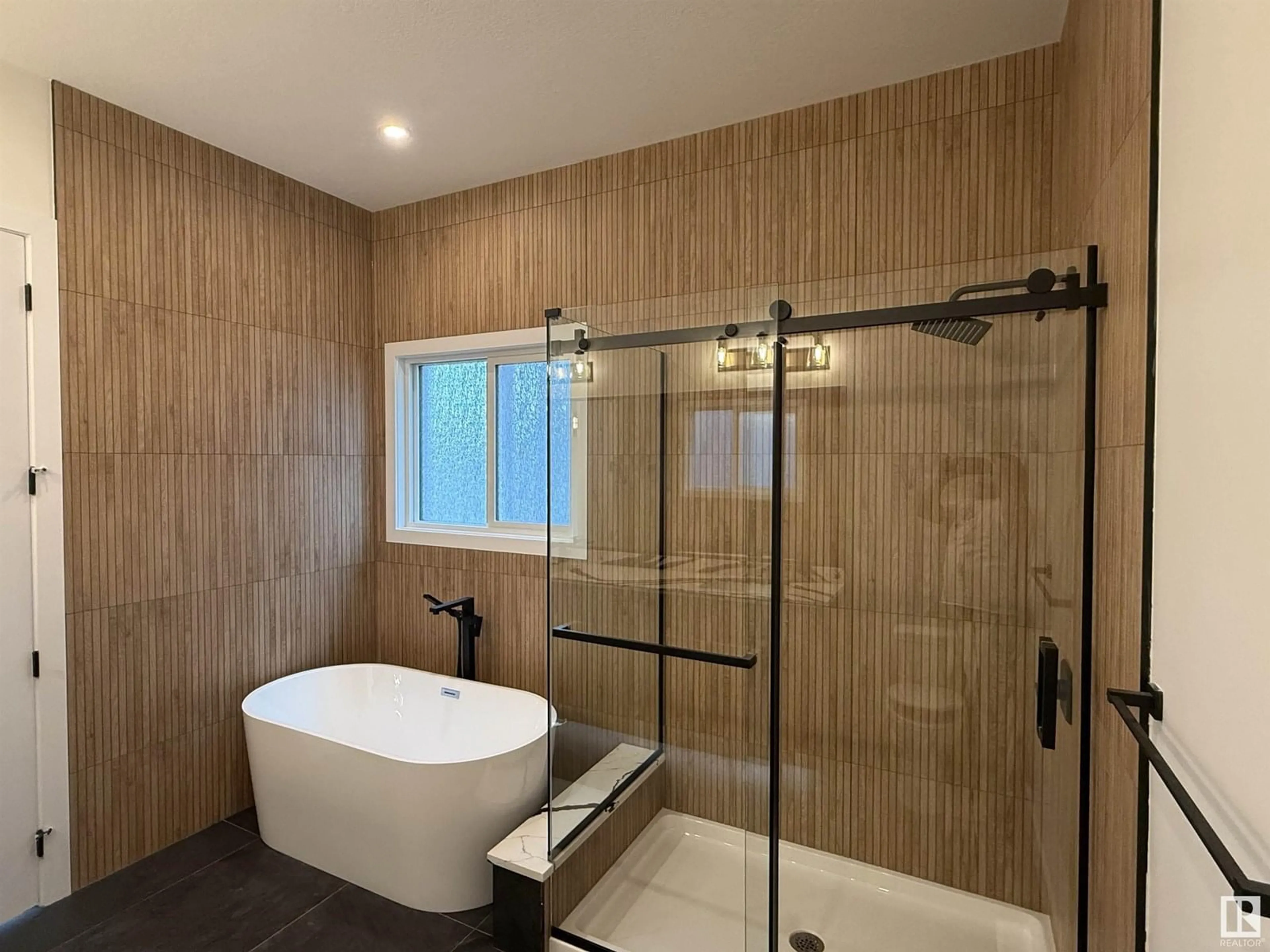 Contemporary bathroom, ceramic/tile floor for 27 ROSEWOOD WY, St. Albert Alberta T8N7Y8