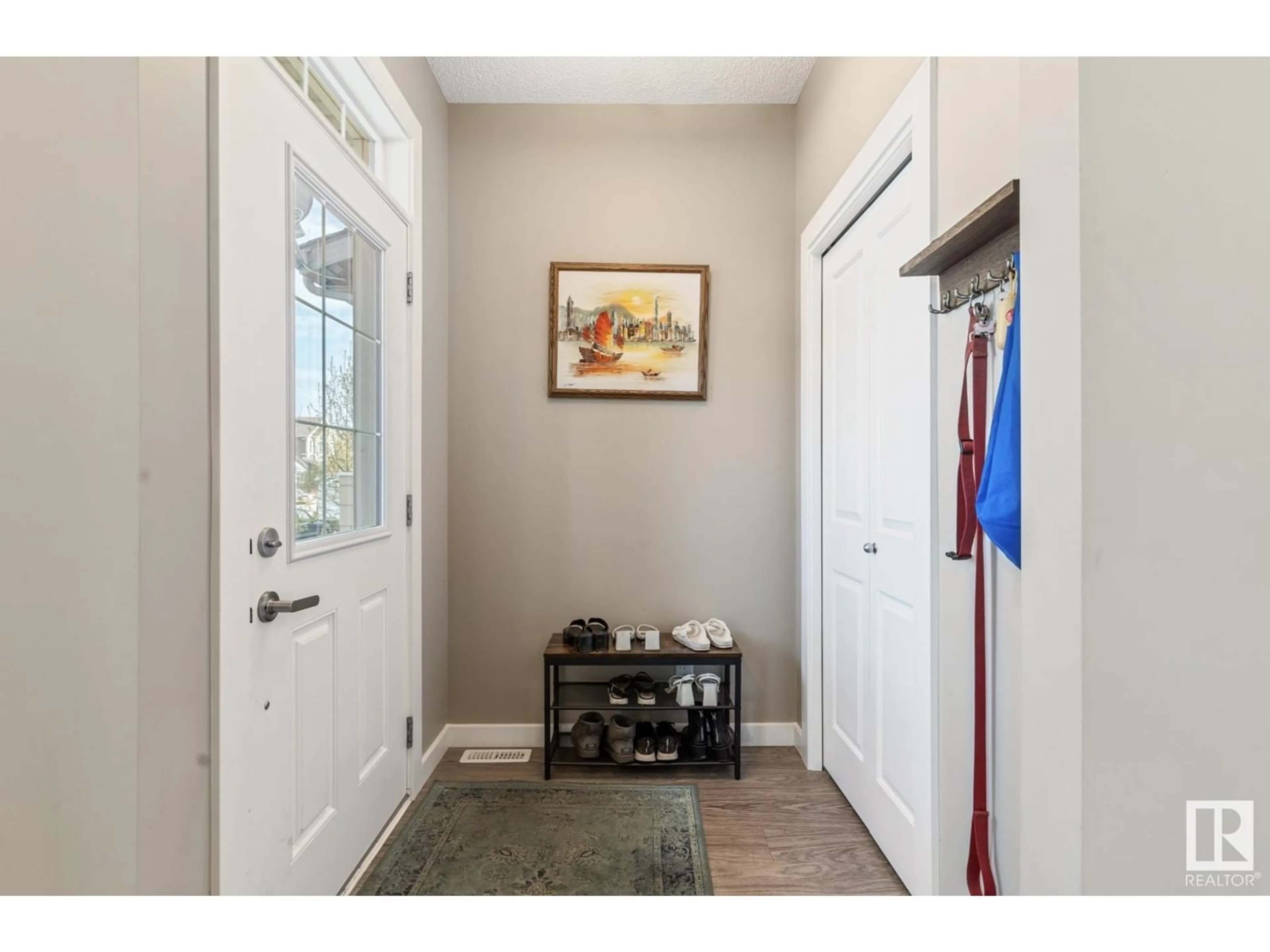Indoor entryway for 6068 ROSENTHAL WAY, Edmonton Alberta T5T7C9