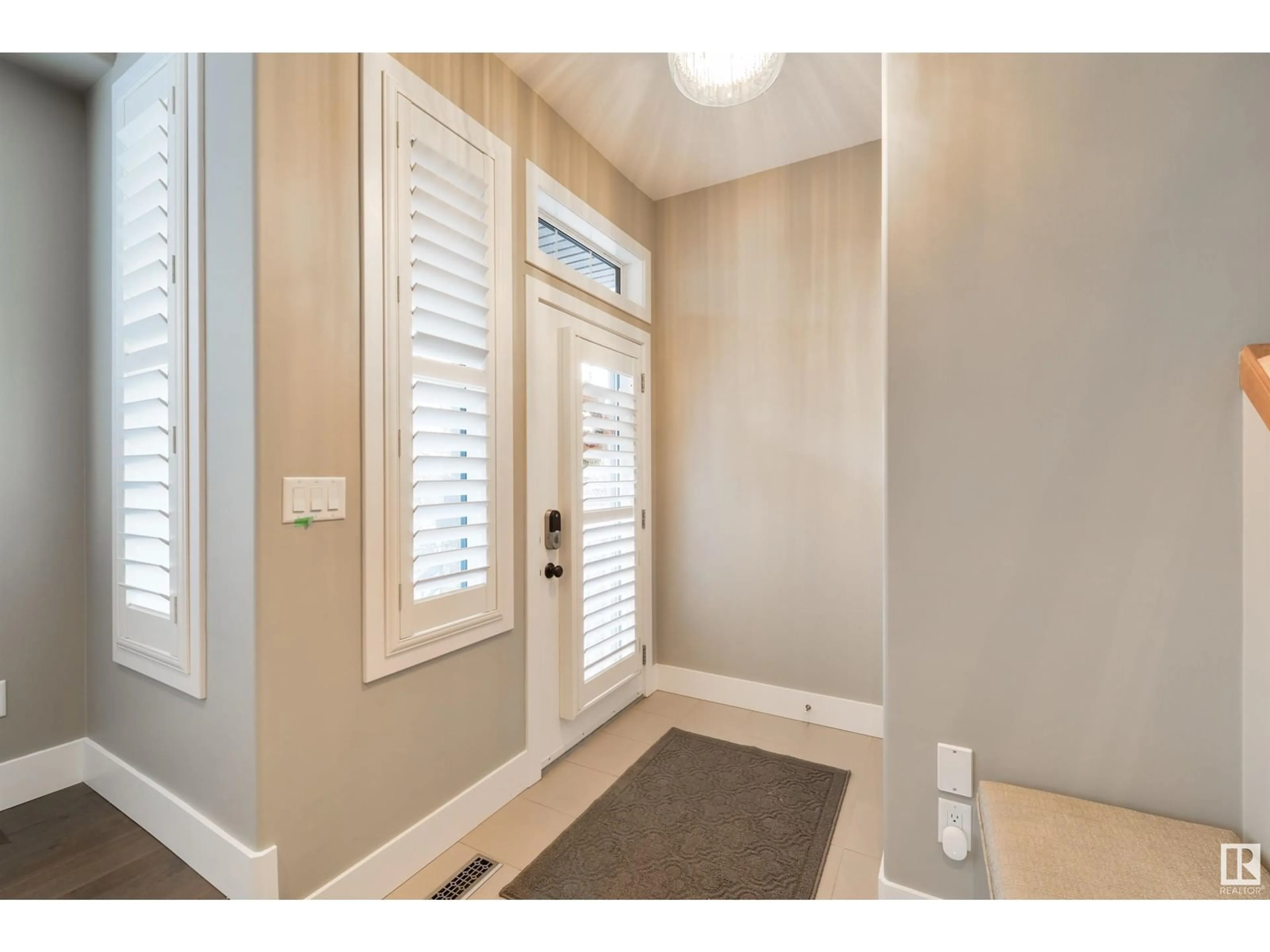 Indoor entryway for NW - 7478 MAY CM, Edmonton Alberta T6R0G9