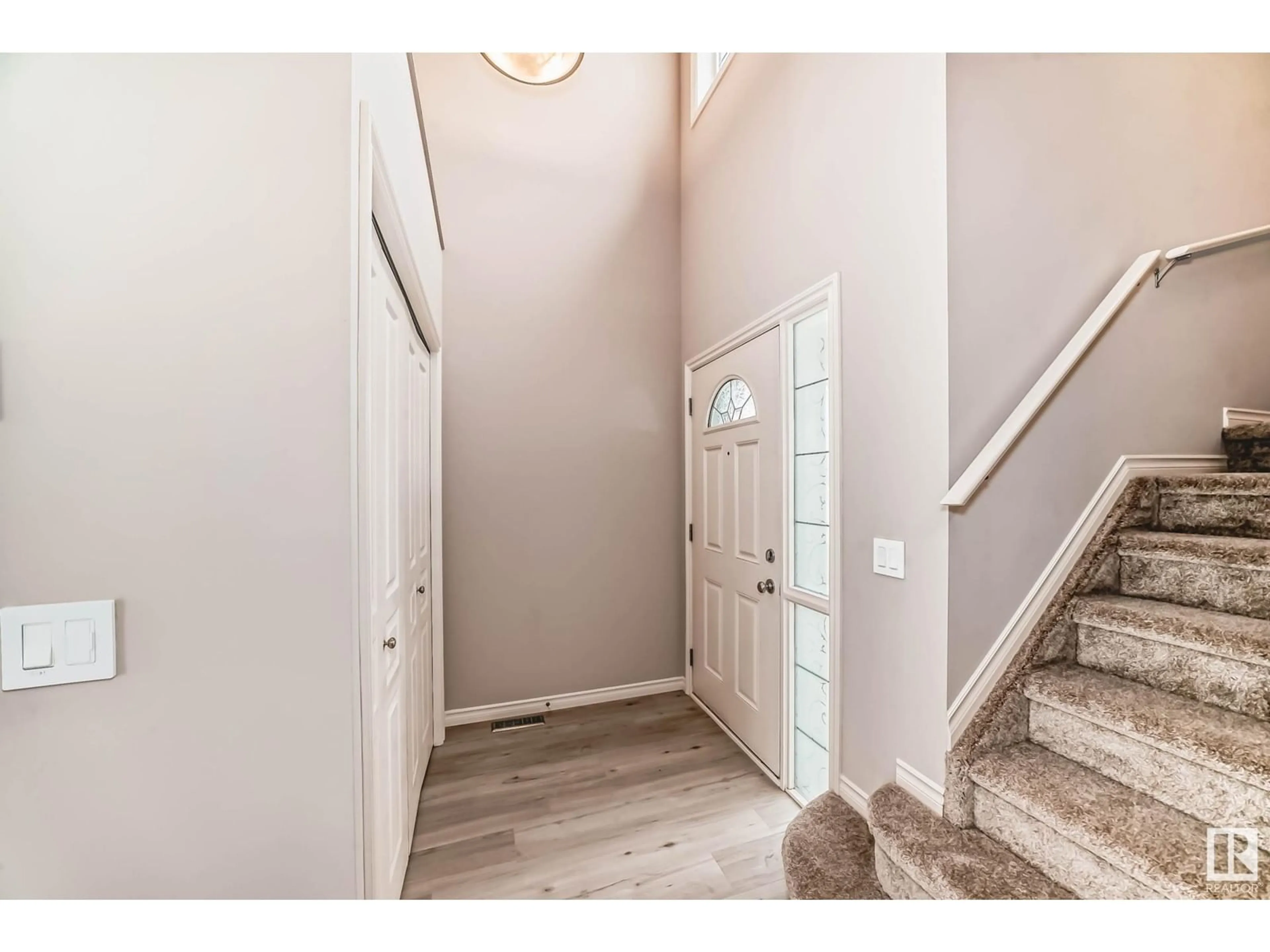 Indoor entryway for 8306 SHASKE CR, Edmonton Alberta T6R3V8