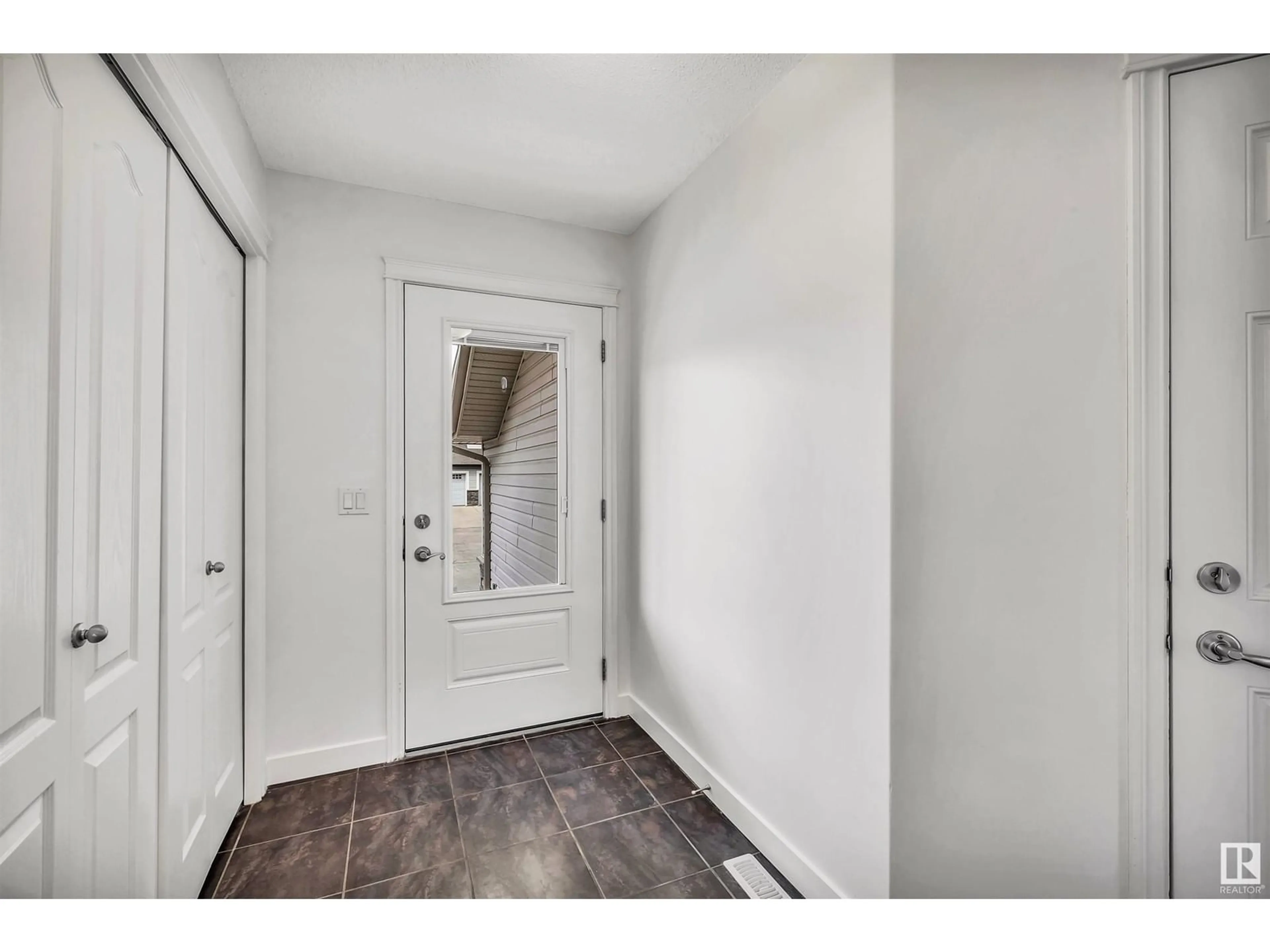 Indoor entryway for 17129 7A AV, Edmonton Alberta T6W0M5
