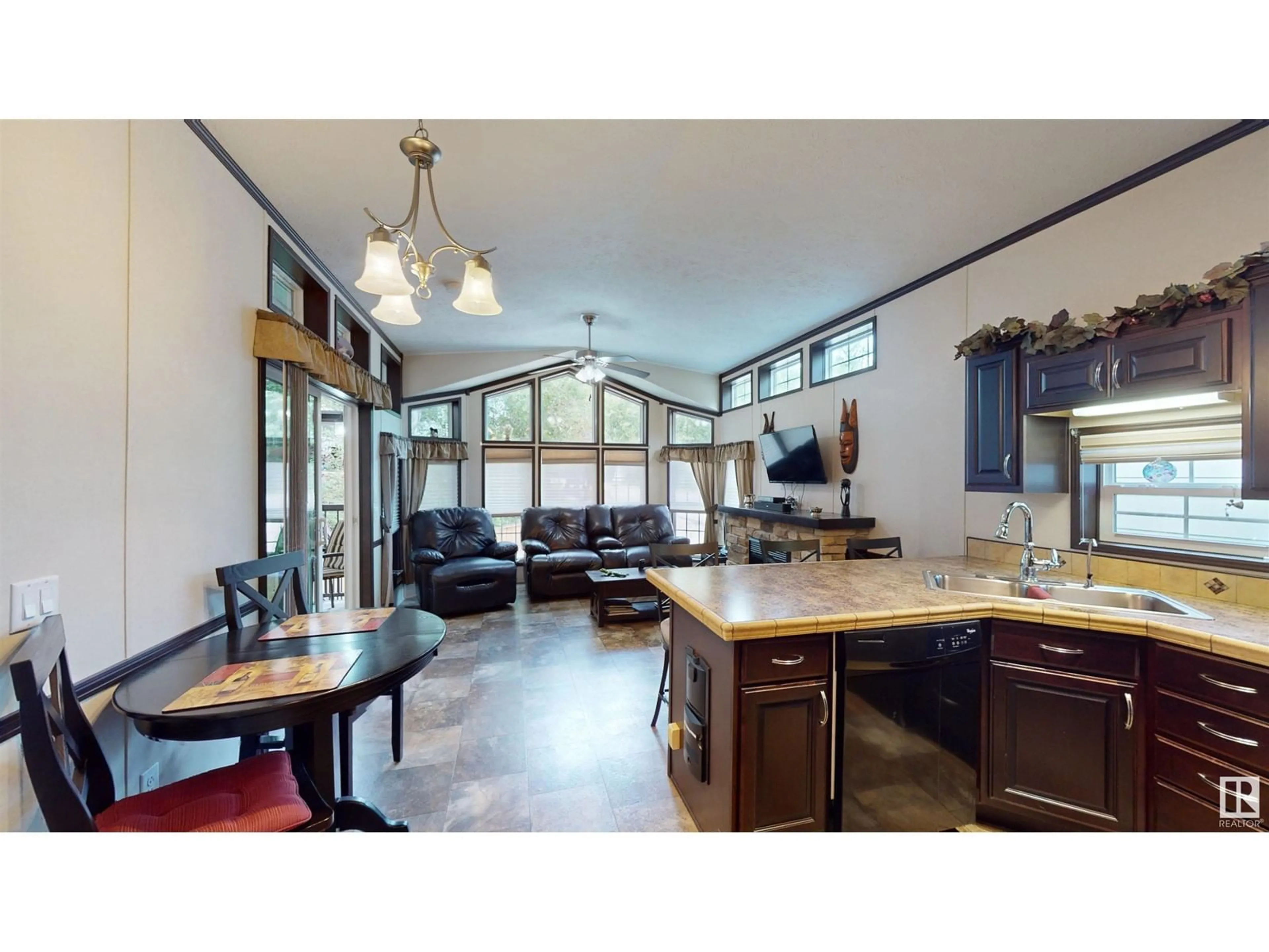 Open concept kitchen, unknown for 53213 - 47 A HIGHWAY 31, Rural Parkland County Alberta T0E2B0