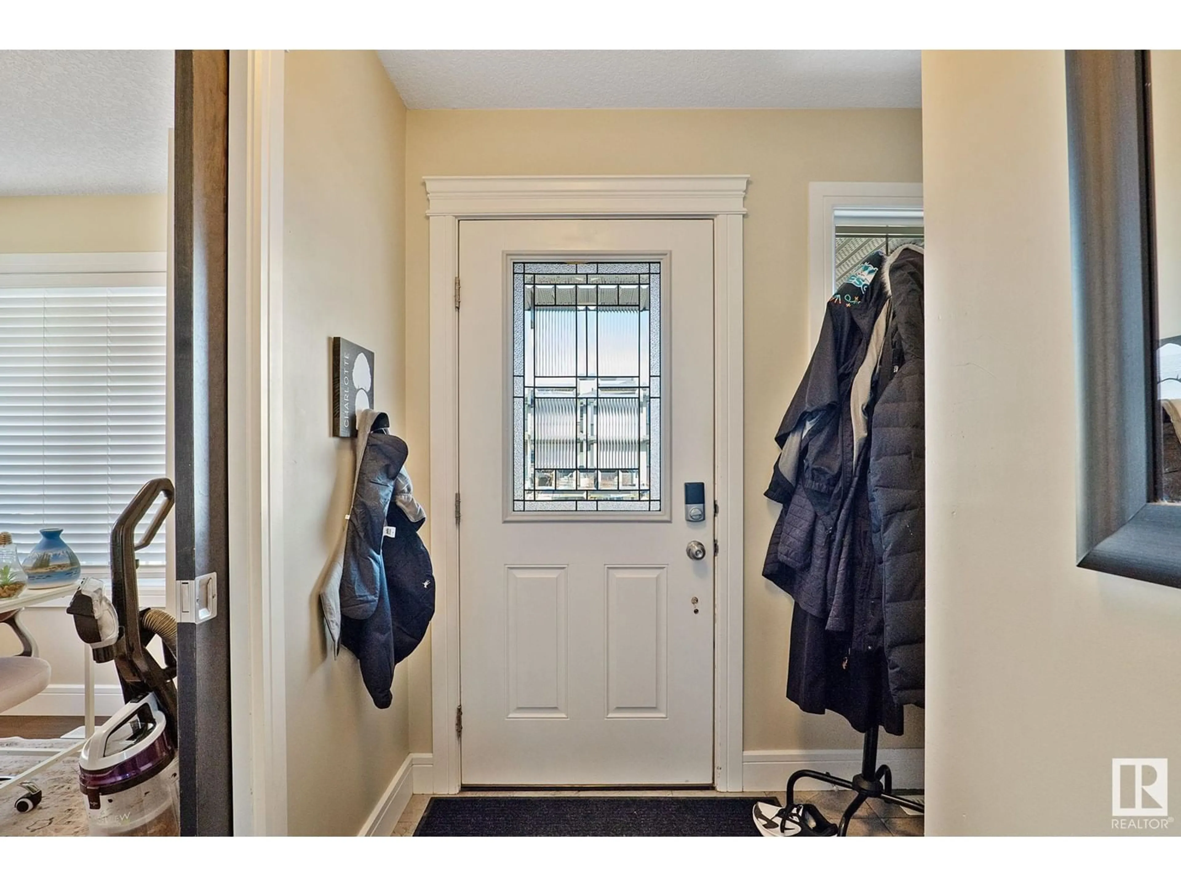 Indoor entryway for 172 KIRPATRICK WY, Leduc Alberta T9E0Z2