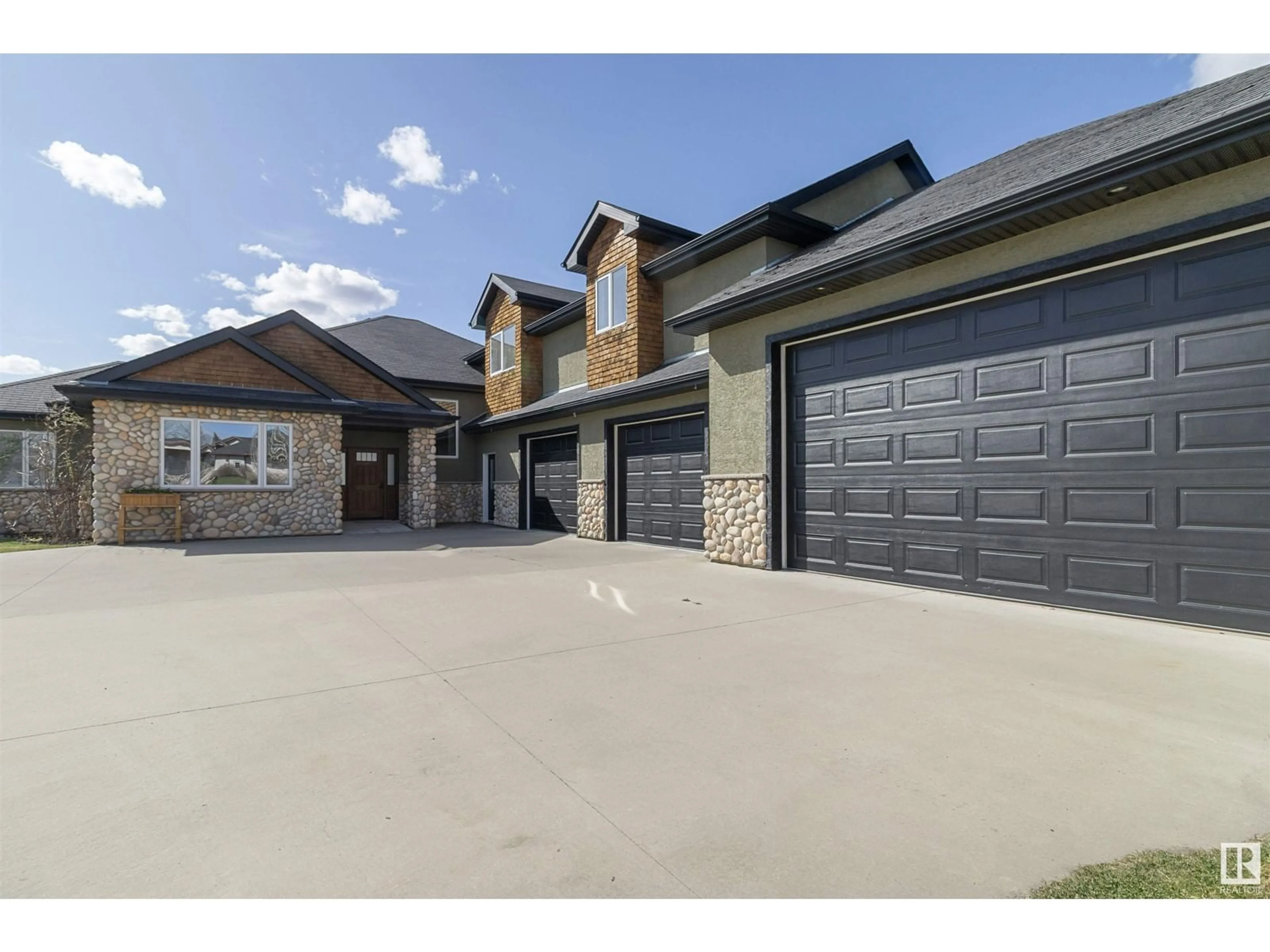 Indoor garage for 279 53017 RANGE ROAD 223, Rural Strathcona County Alberta T8E2M3