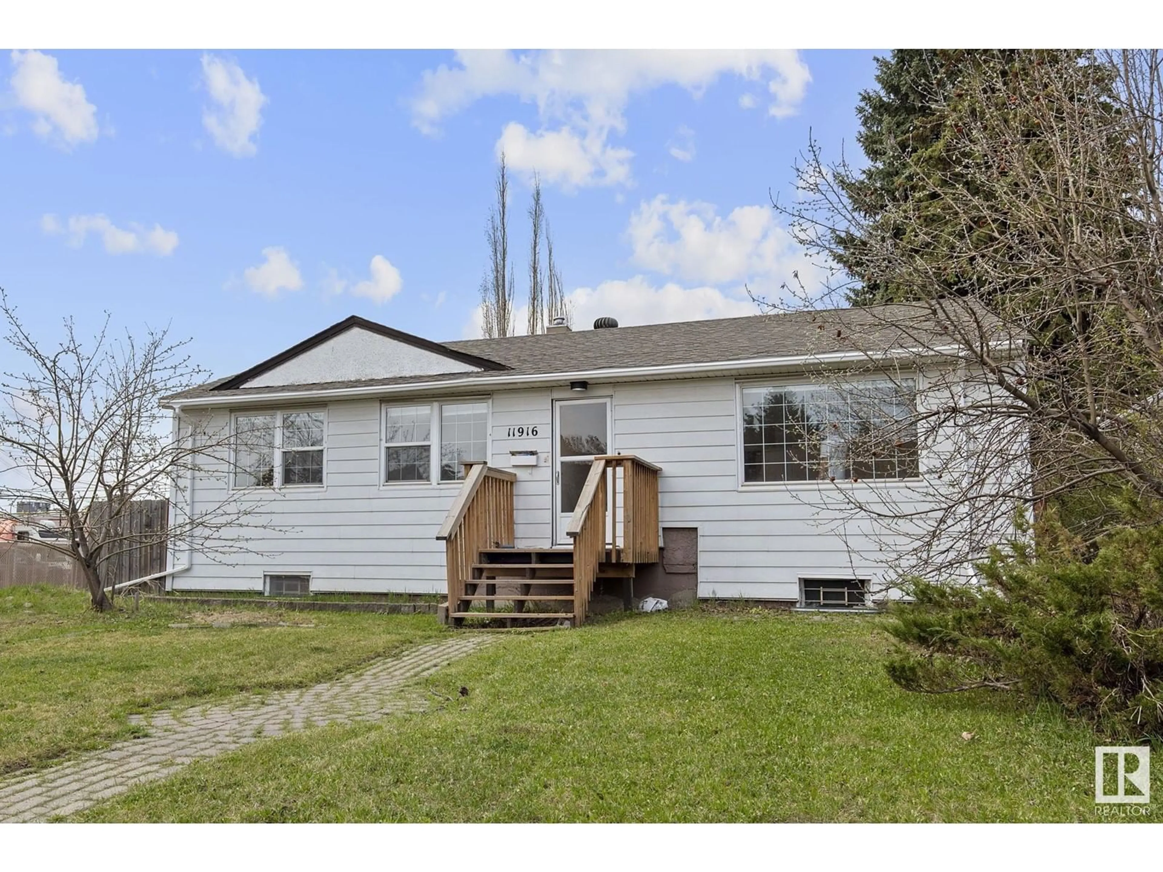 Home with vinyl exterior material, unknown for NW - 11916 132 ST, Edmonton Alberta T5L1P4
