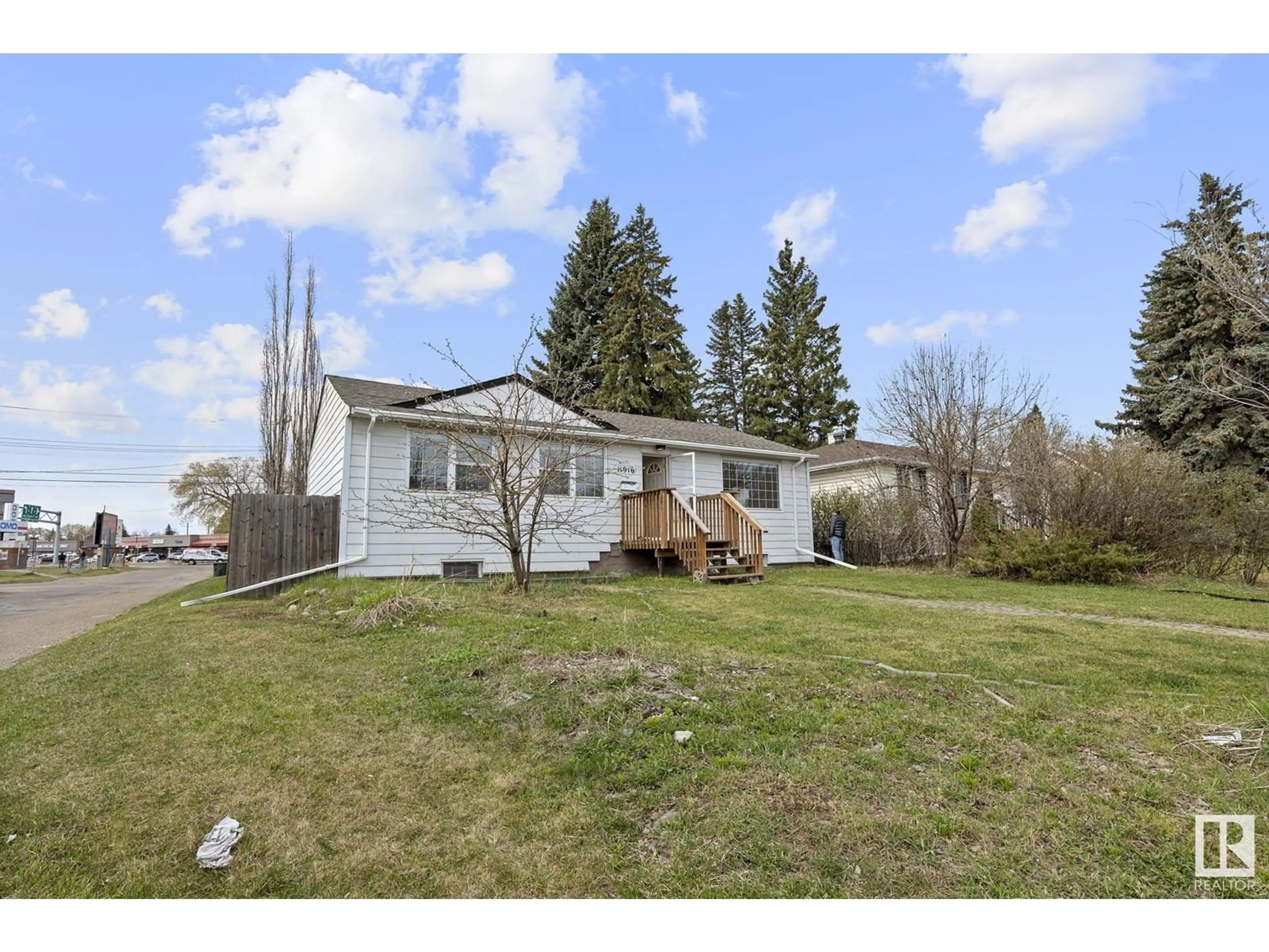 A pic from outside/outdoor area/front of a property/back of a property/a pic from drone, unknown for NW - 11916 132 ST, Edmonton Alberta T5L1P4