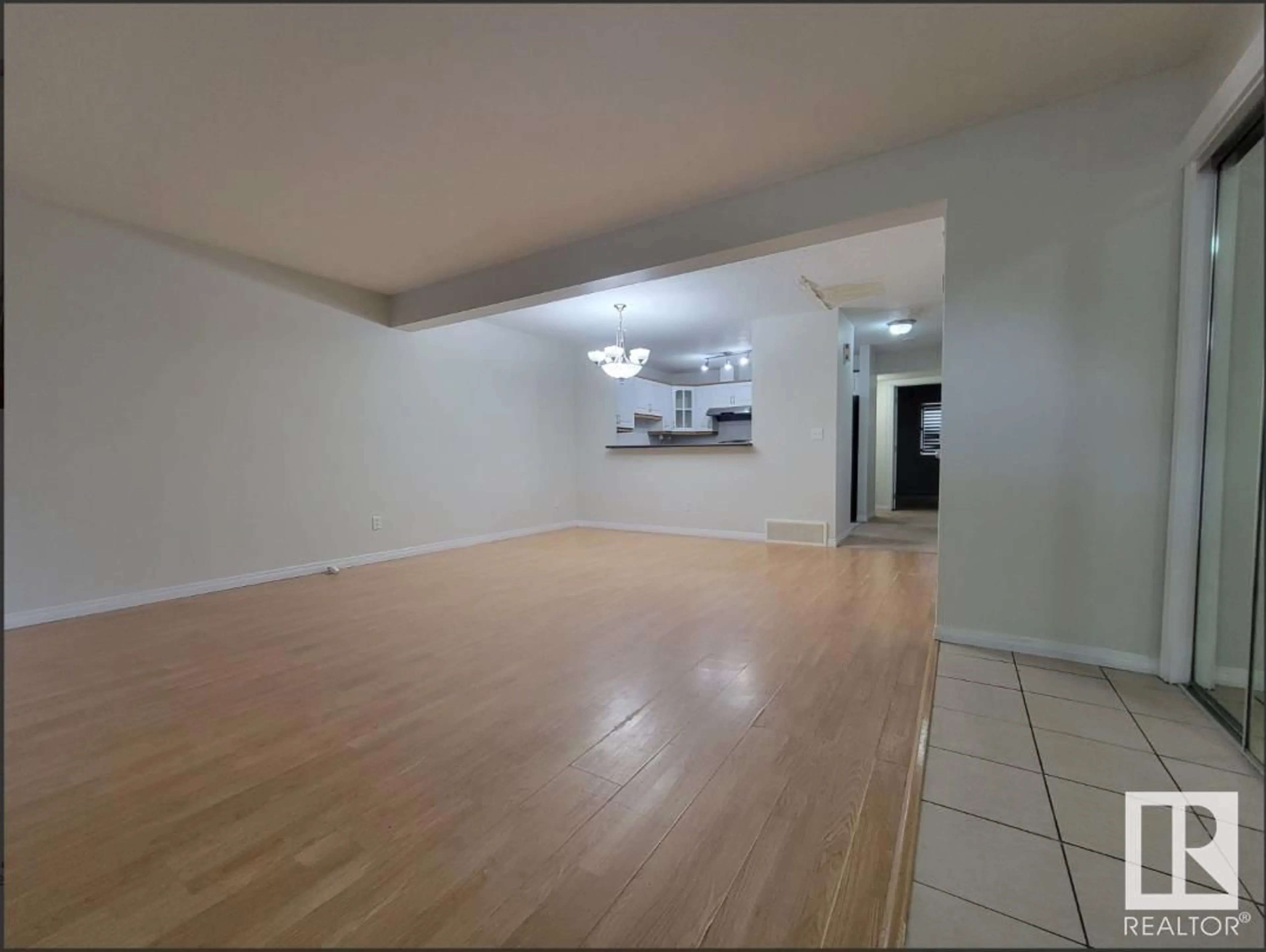A pic of a room for #10 - 2505 42 ST, Edmonton Alberta T6L7G8