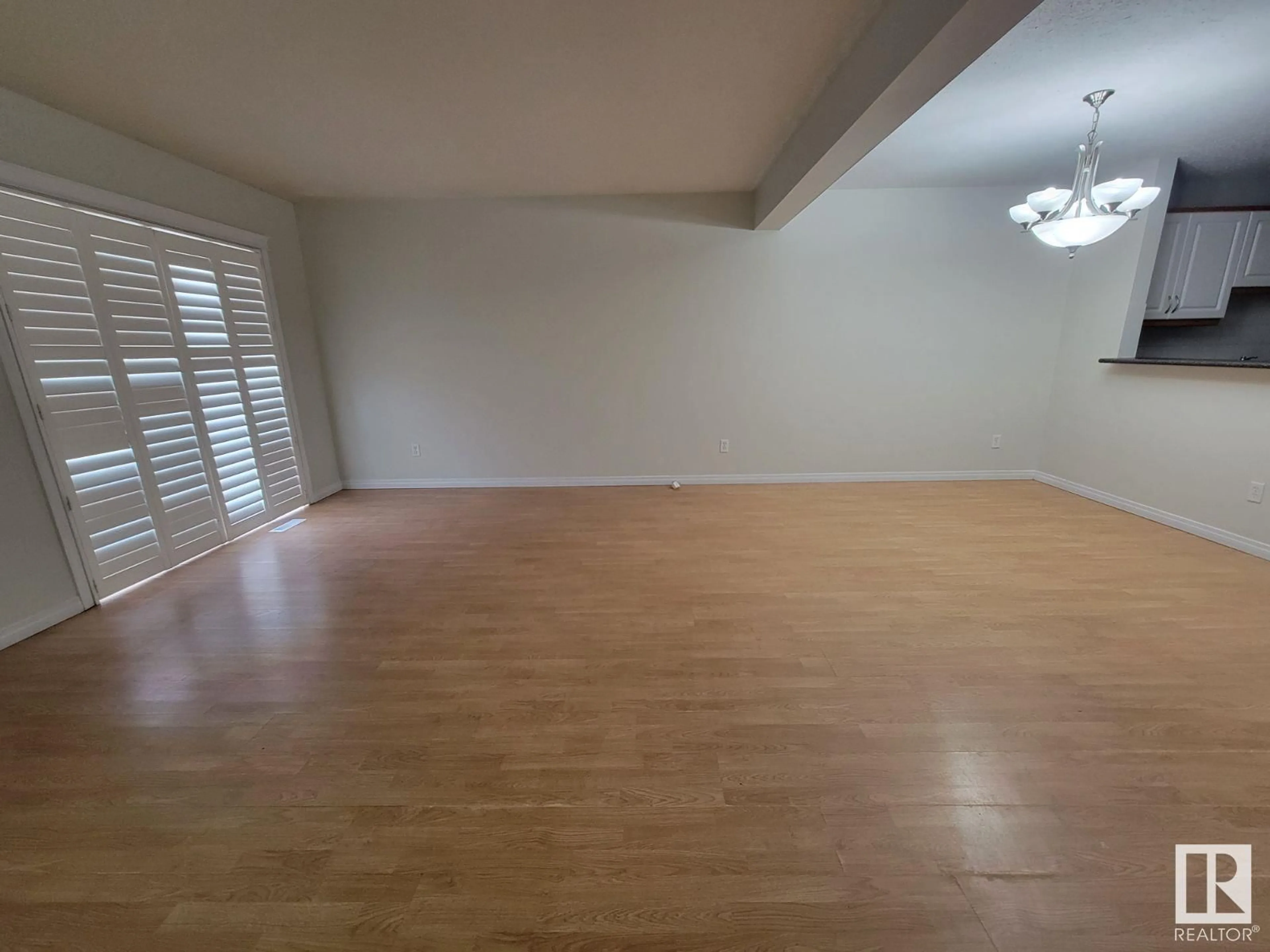 A pic of a room for #10 - 2505 42 ST, Edmonton Alberta T6L7G8