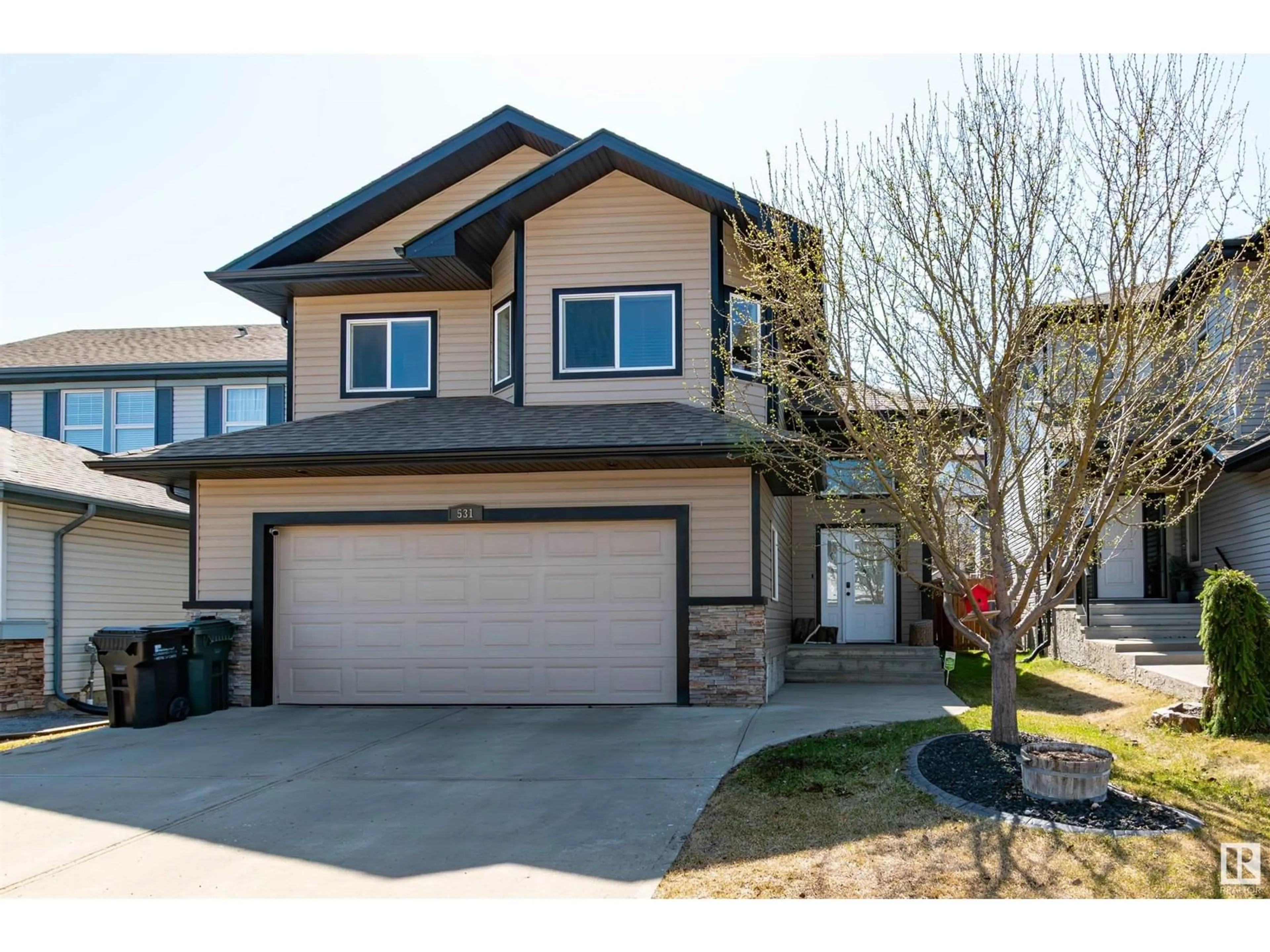 Home with vinyl exterior material, street for 531 SUNCREST LN, Sherwood Park Alberta T8H0E9