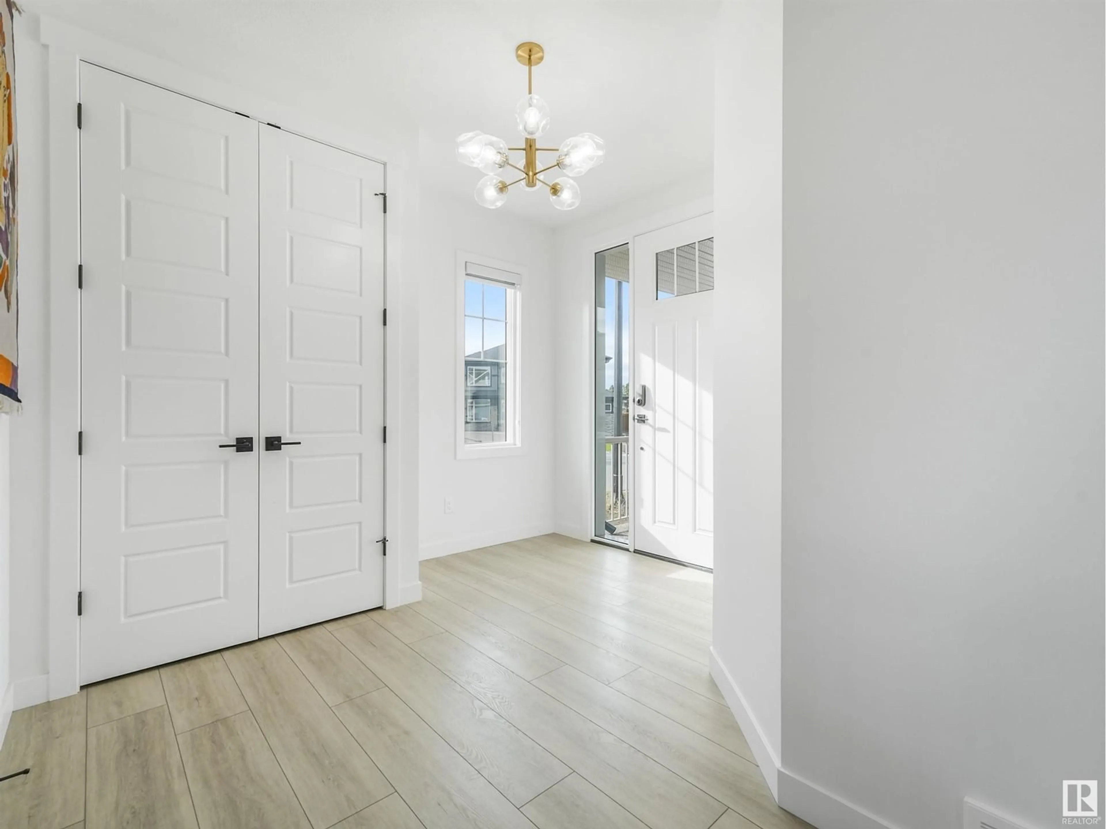 Indoor entryway for 1581 HOWES PL, Edmonton Alberta T6W5C1