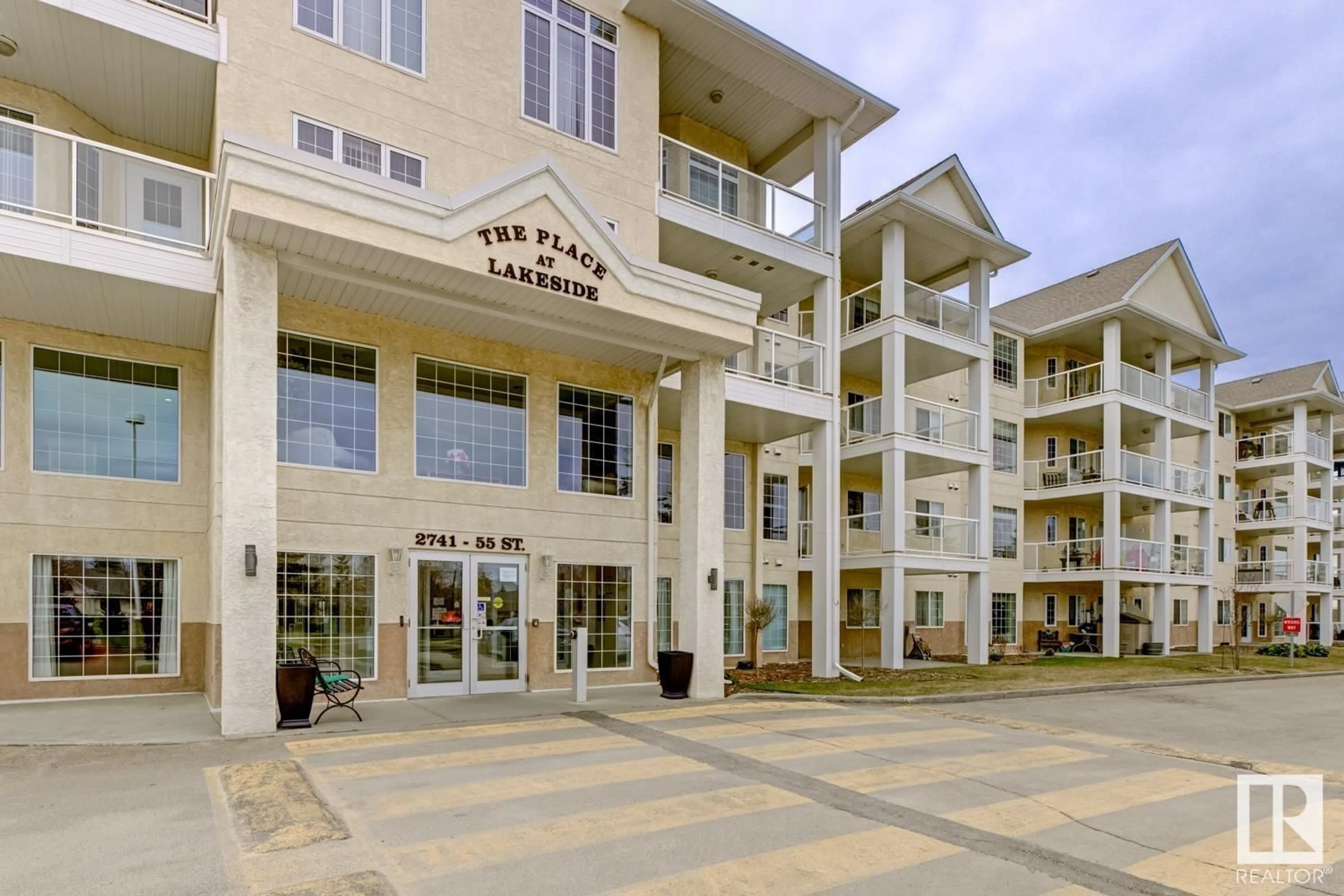 Indoor foyer for #307 - 2741 55 ST, Edmonton Alberta T6L7G7