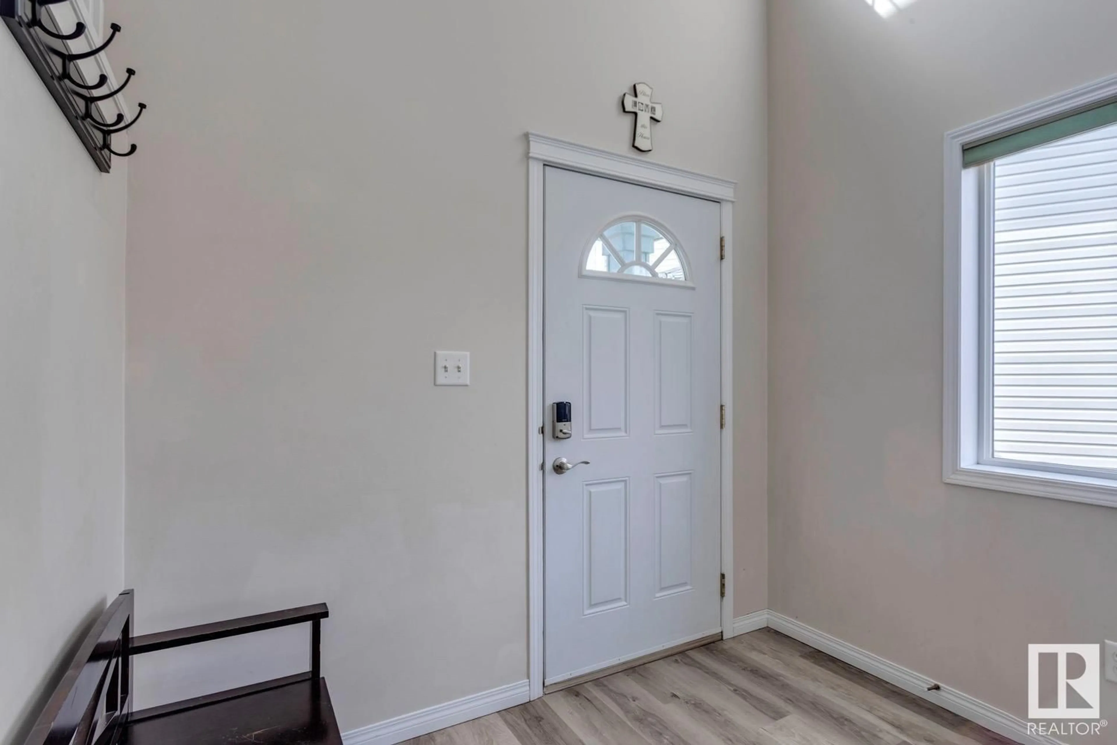 Indoor entryway for 17940 90 ST, Edmonton Alberta T5Z0A1