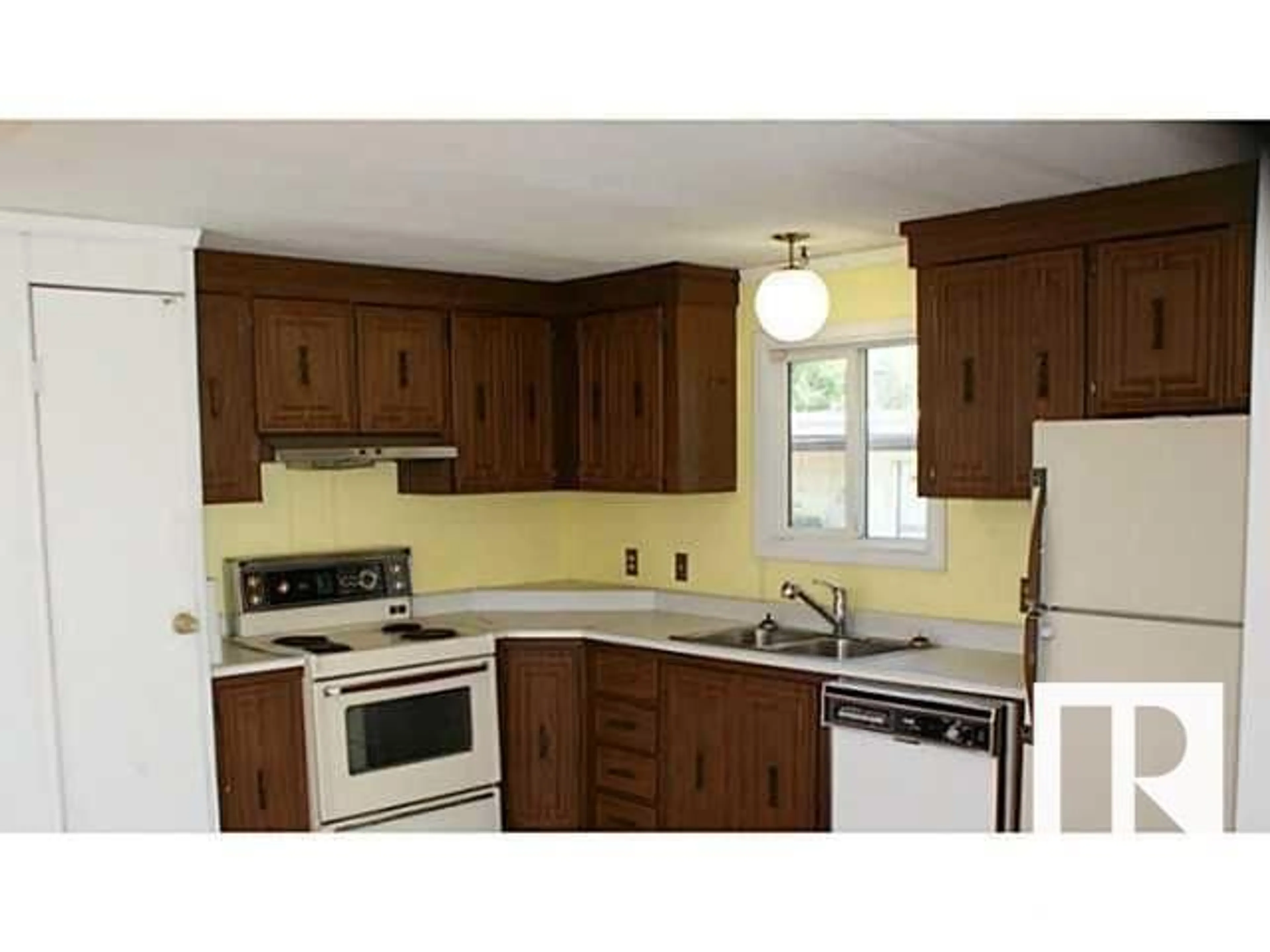 Standard kitchen, wood/laminate floor for 443 WESTVIEW CL, Edmonton Alberta T5S1T5