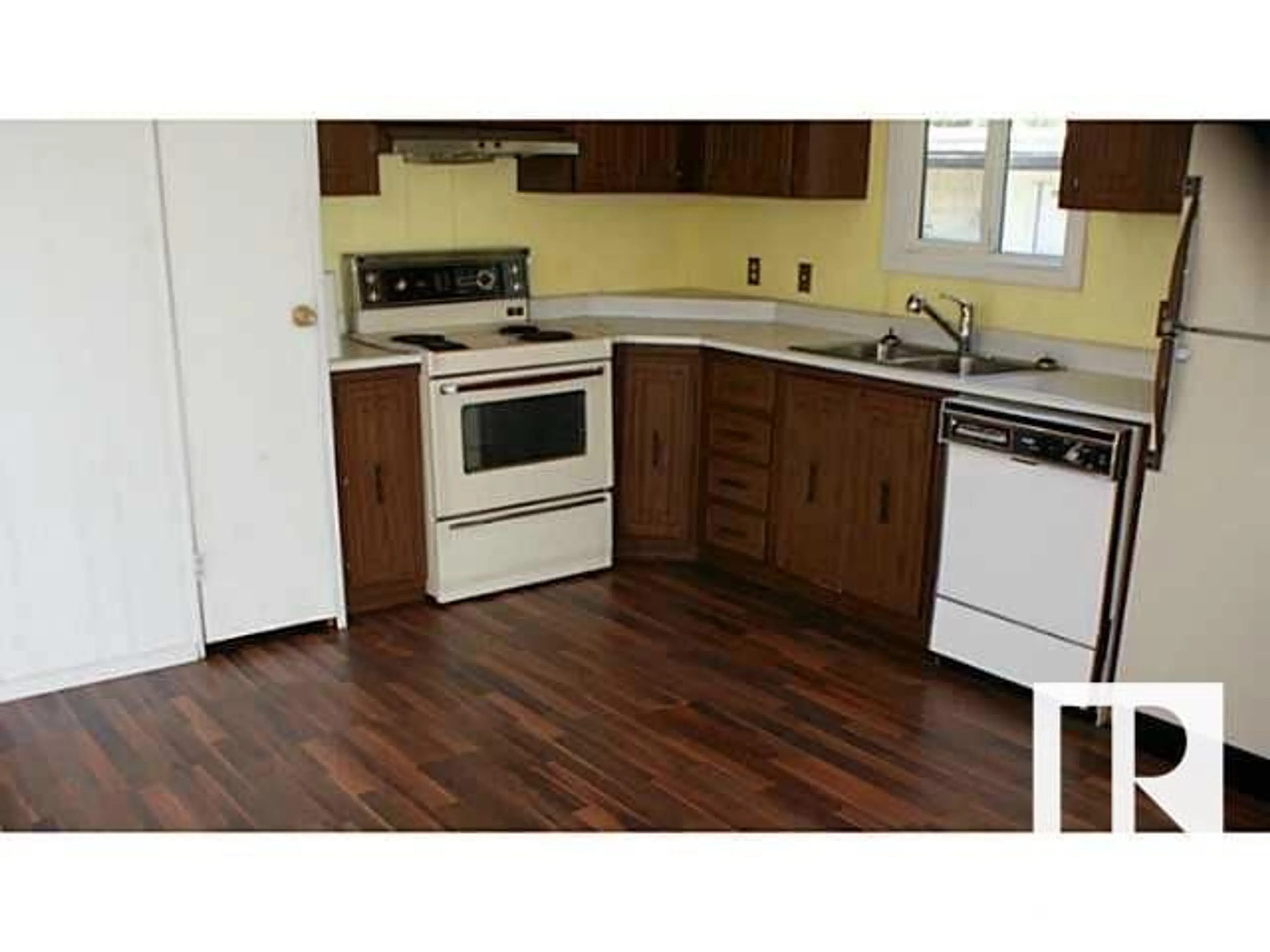 Standard kitchen, wood/laminate floor for 443 WESTVIEW CL, Edmonton Alberta T5S1T5
