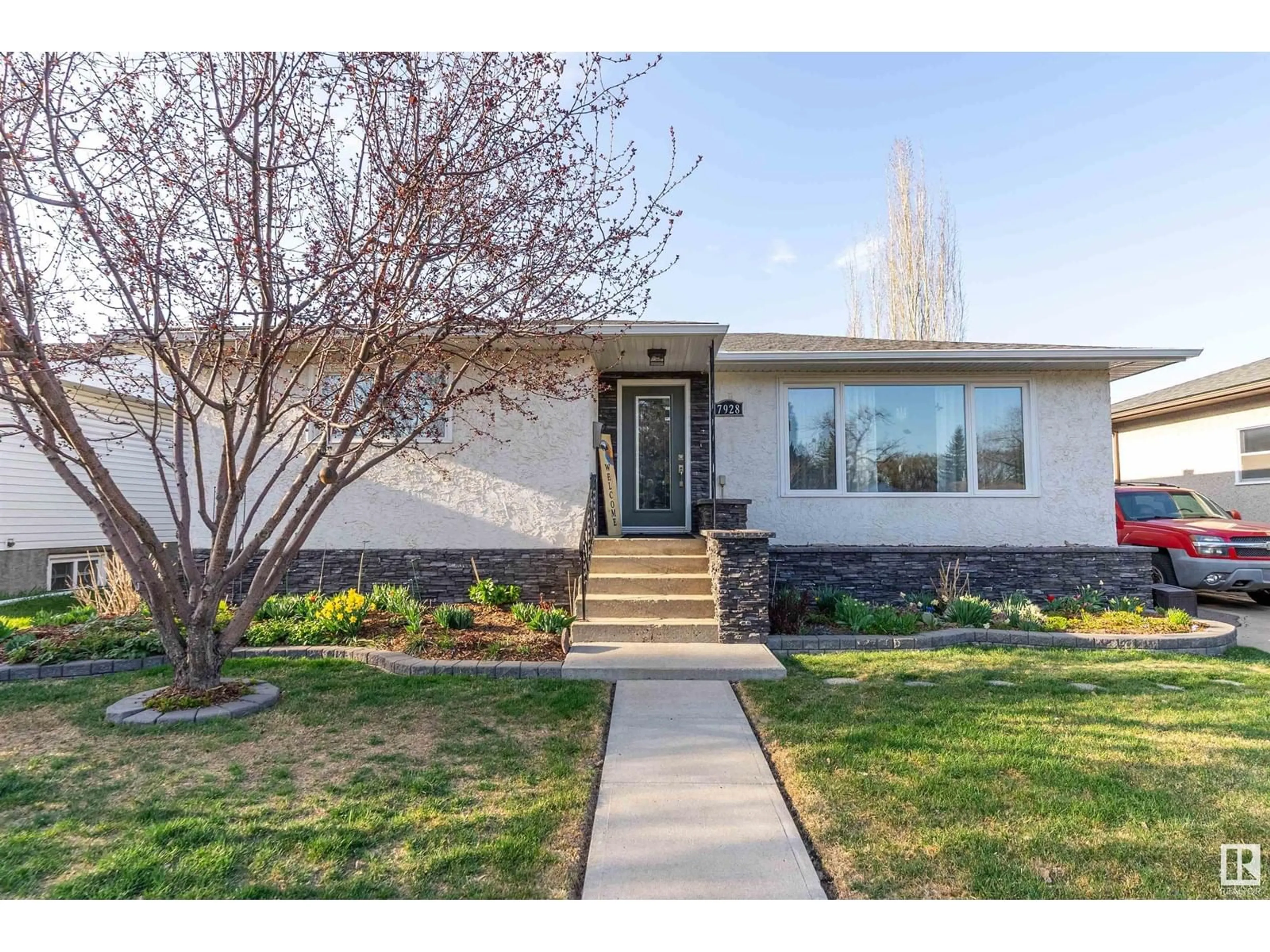 Home with vinyl exterior material, street for 7928 98 AV, Edmonton Alberta T6A0B4