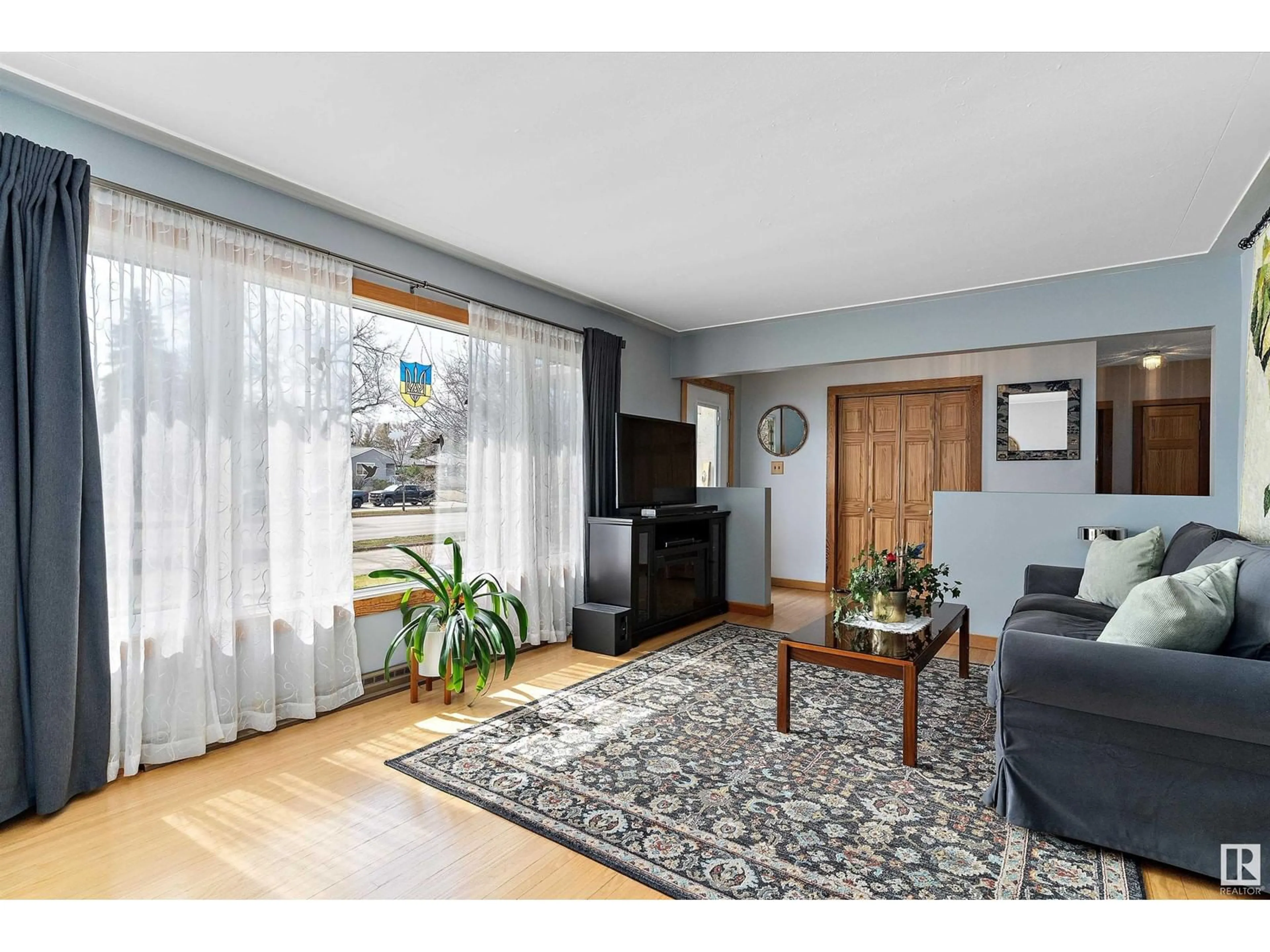Living room with furniture, unknown for 7928 98 AV, Edmonton Alberta T6A0B4