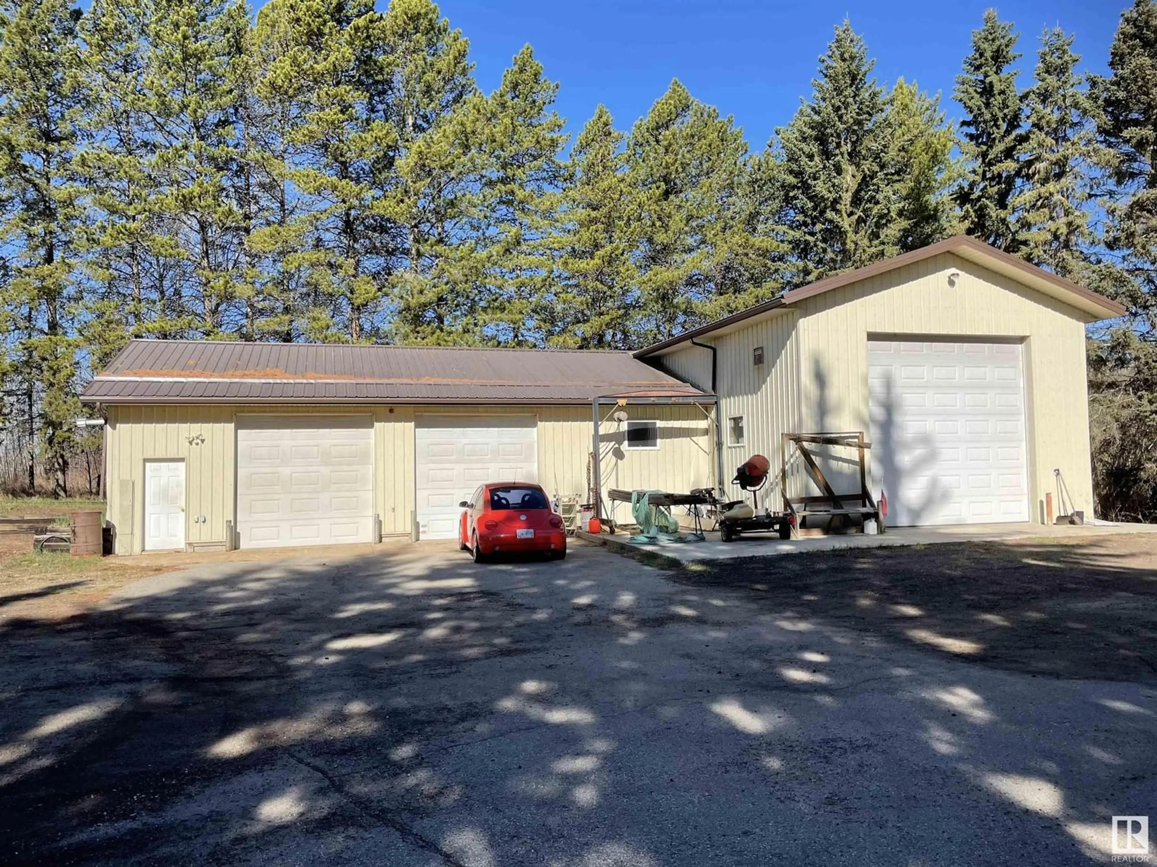 Indoor garage for 2104B PARKLAND DR, Rural Parkland County Alberta T7Y2L1