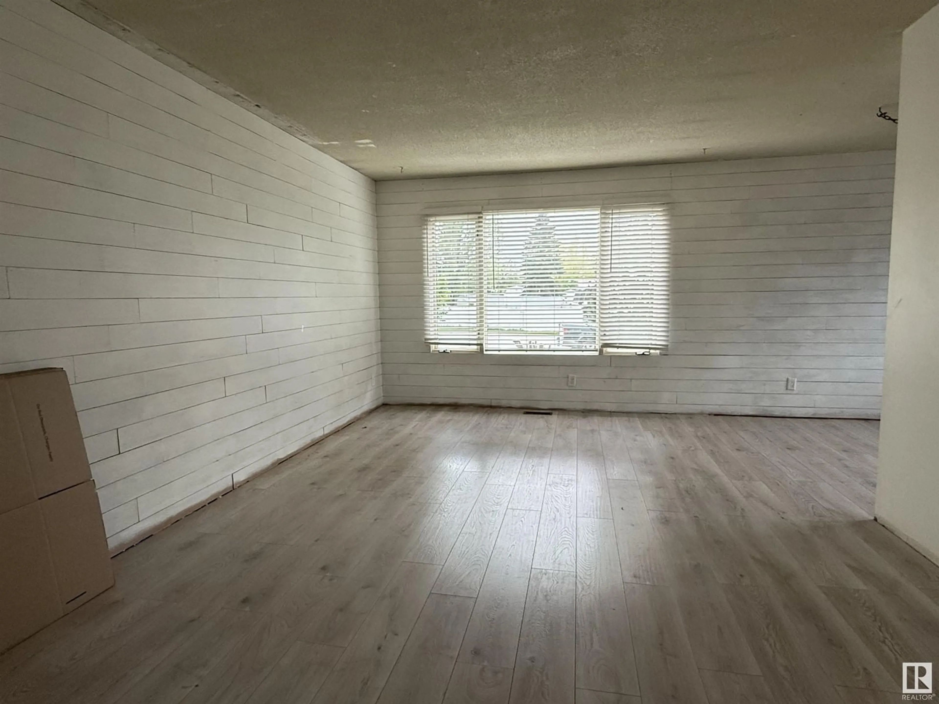 A pic of a room for 5509 49 ST, Drayton Valley Alberta T7A1A3