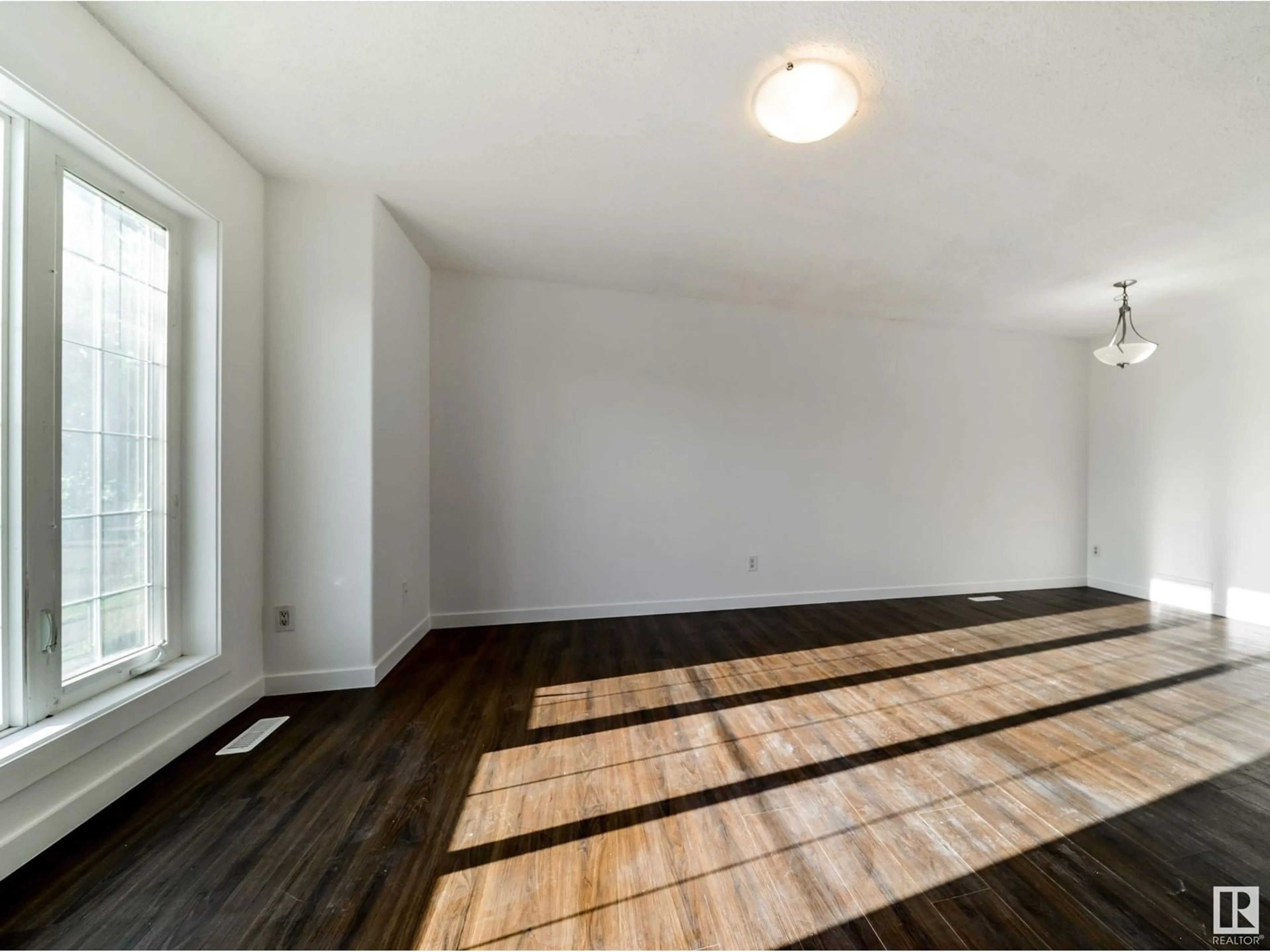A pic of a room for 11721 80 ST, Edmonton Alberta T5B2N4