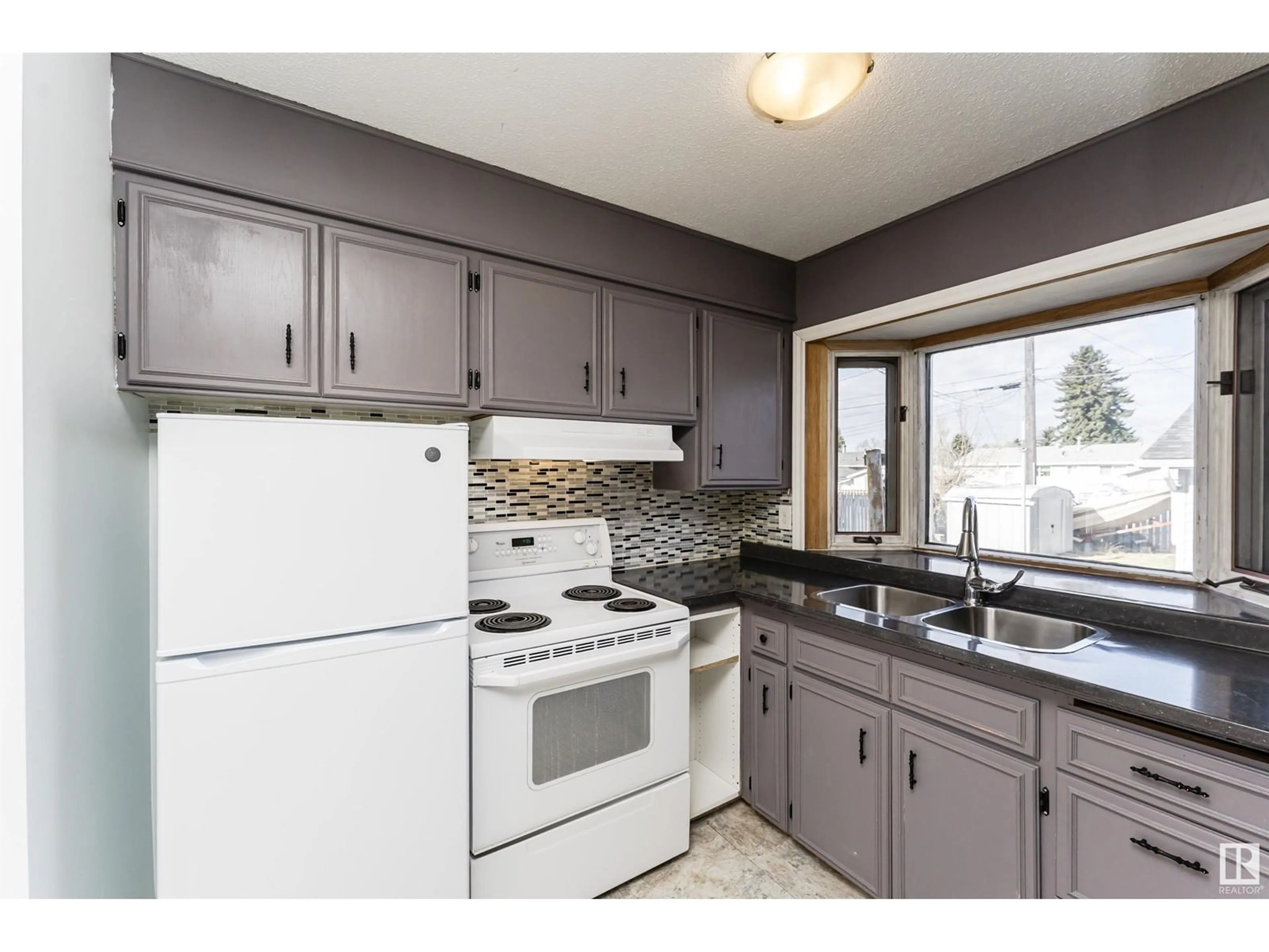 Standard kitchen, unknown for 13520 113A ST, Edmonton Alberta T5E5C4
