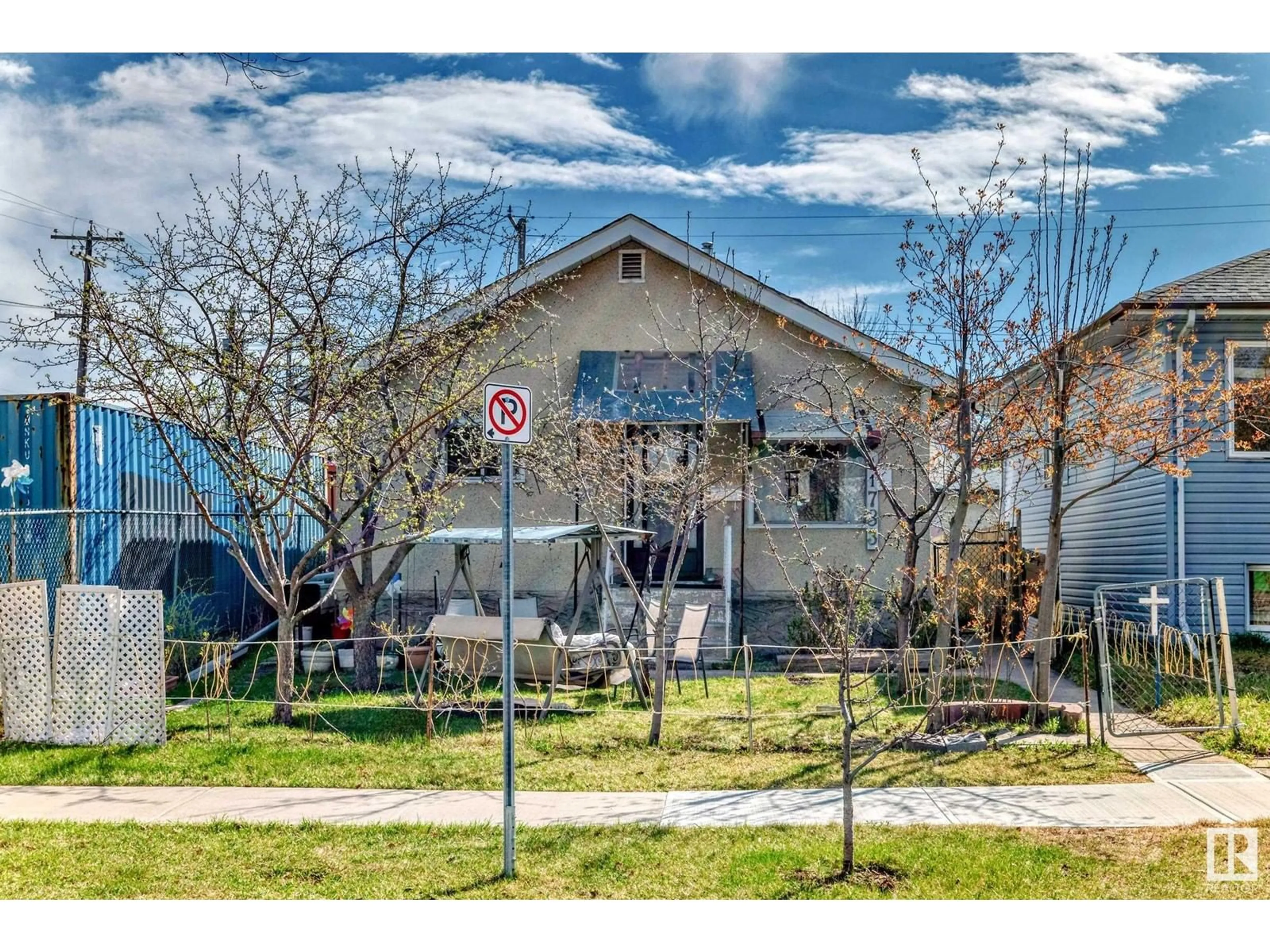 A pic from outside/outdoor area/front of a property/back of a property/a pic from drone, street for NW - 11733 92 ST, Edmonton Alberta T5G1A2