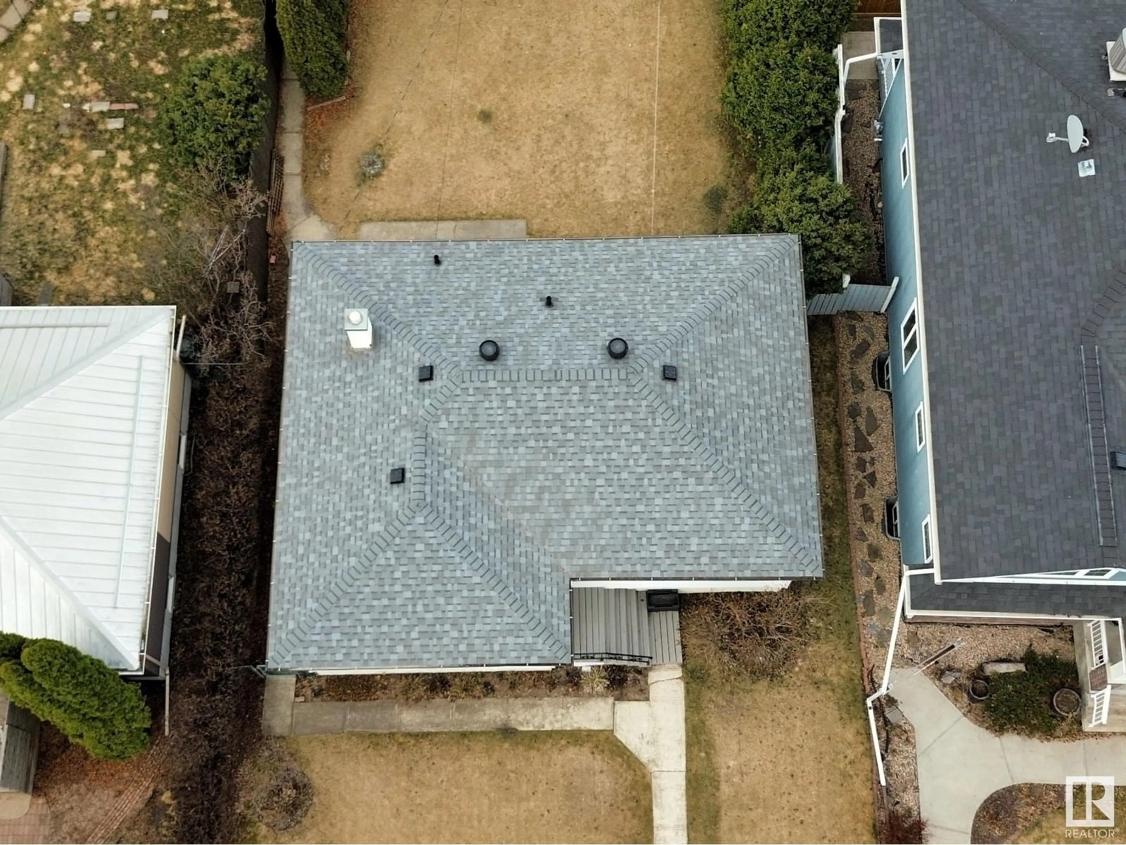 A pic from outside/outdoor area/front of a property/back of a property/a pic from drone, street for NW - 10832 130 ST, Edmonton Alberta T5M0X5