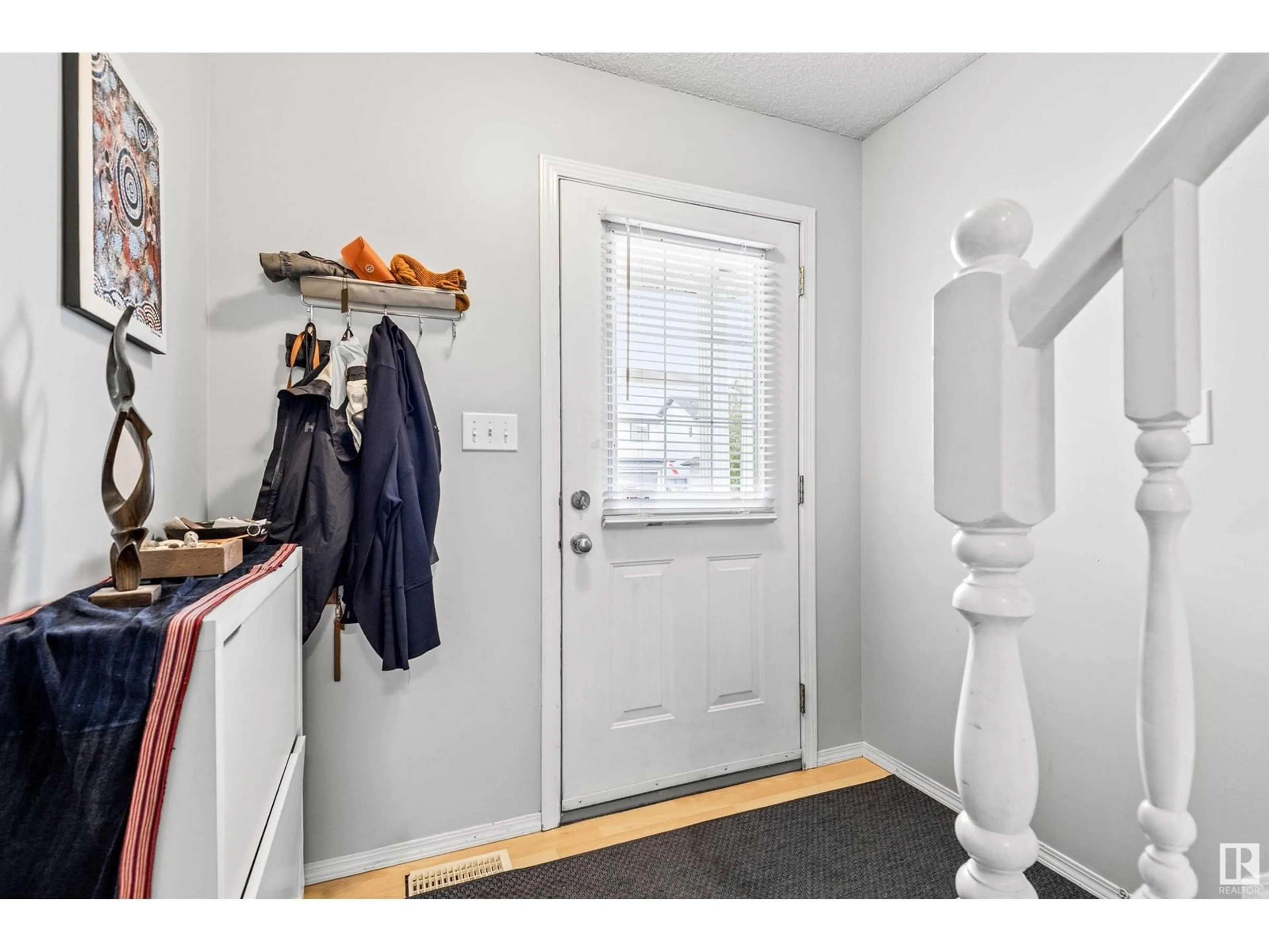 Indoor entryway for 13856 37 ST, Edmonton Alberta T5Y3G4