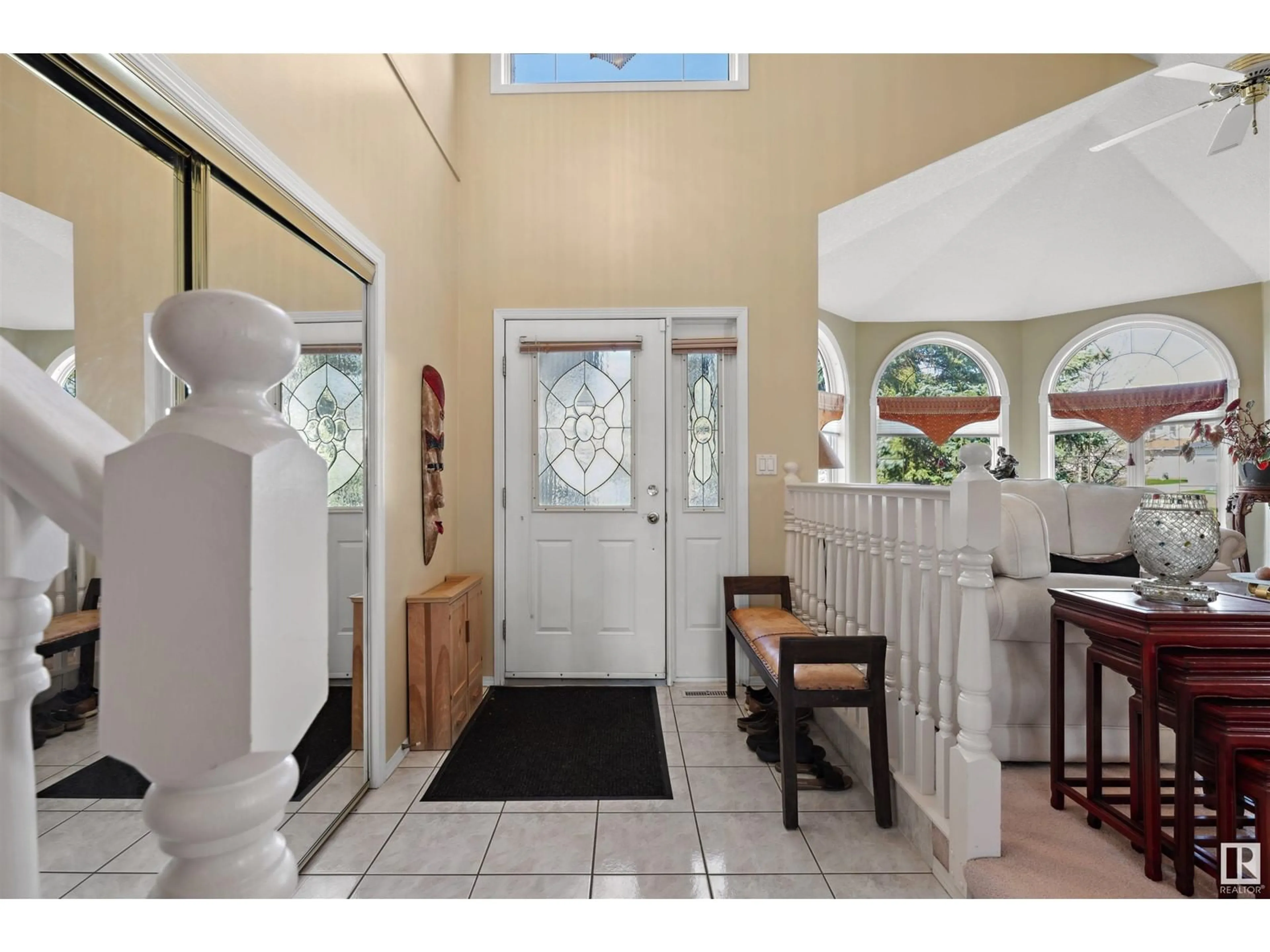 Indoor entryway for 907 ORMSBY WD, Edmonton Alberta T5T6A9