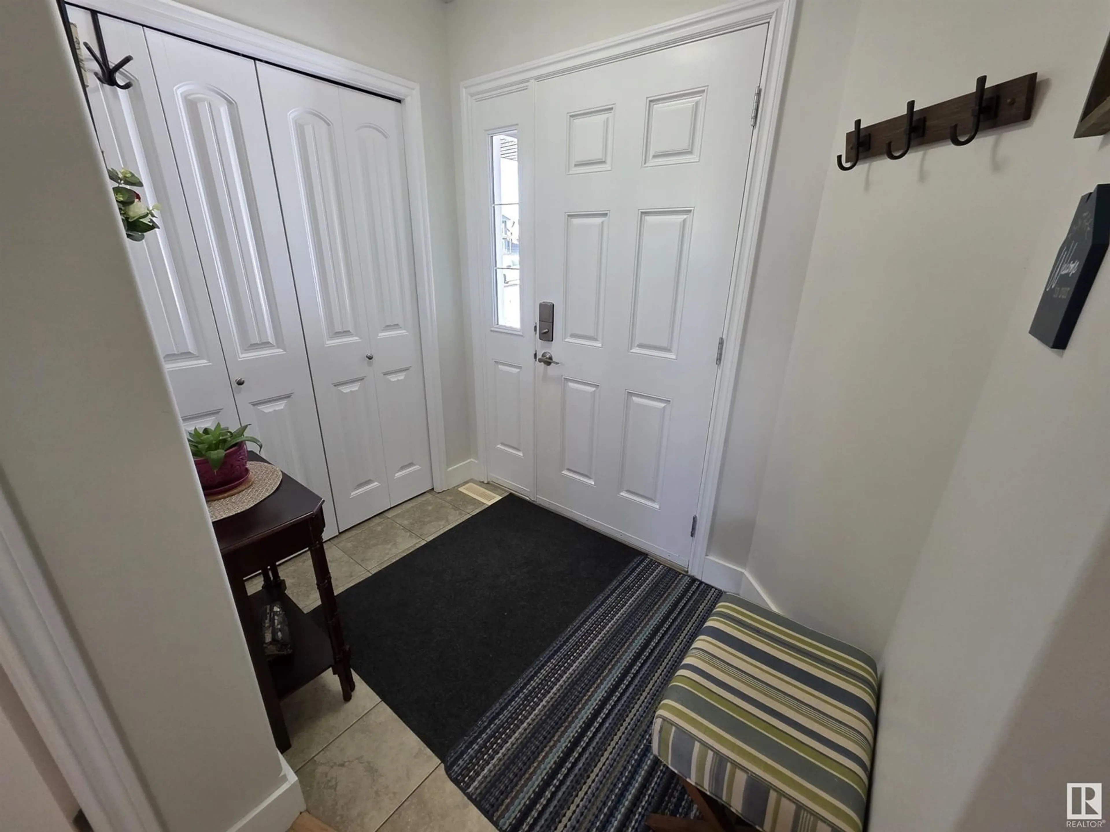 Indoor entryway for 4019 41B AV, Drayton Valley Alberta T7A0B5