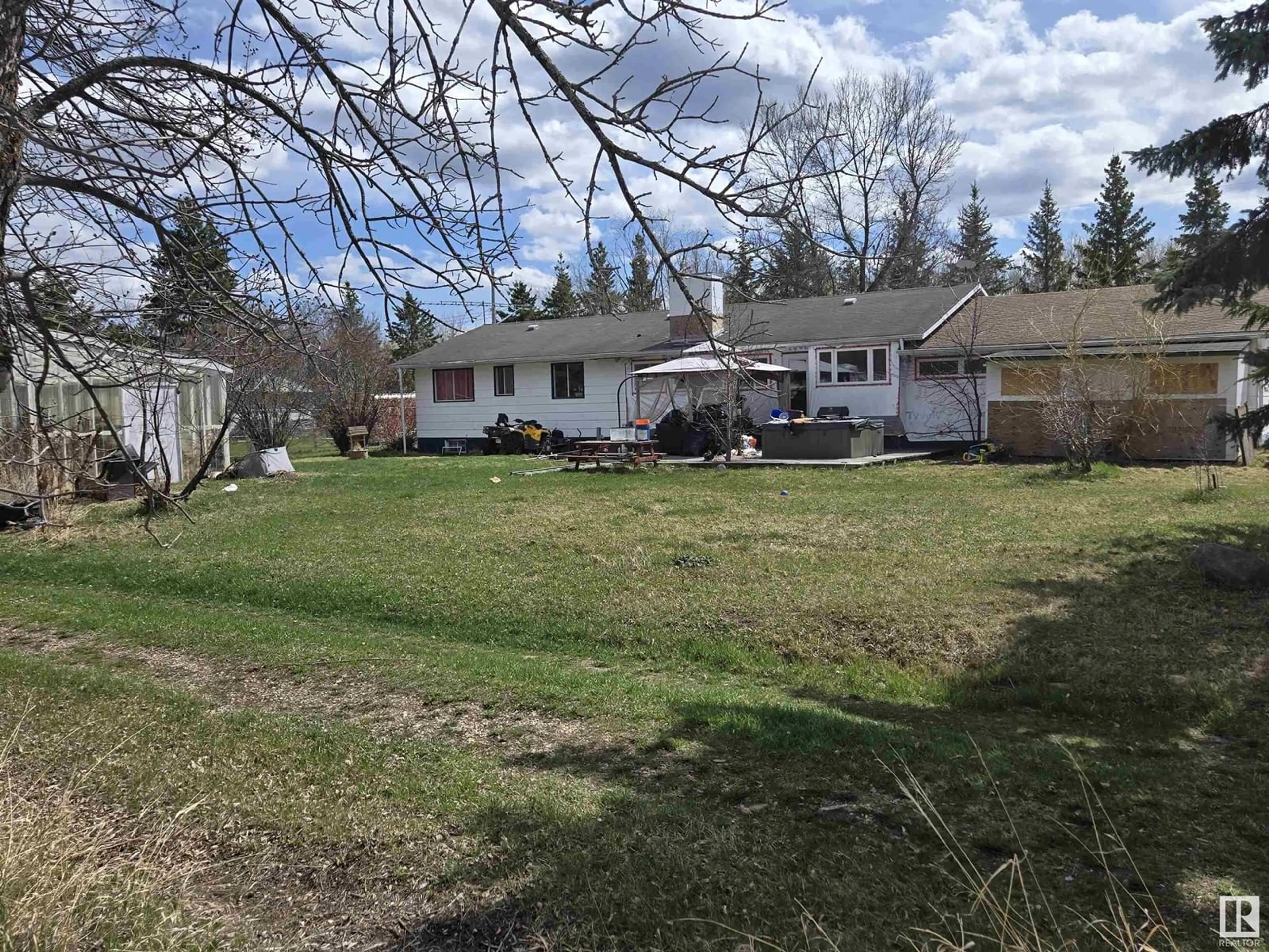 A pic from outside/outdoor area/front of a property/back of a property/a pic from drone, unknown for 55504 - 408 NIKOODI RD, Glenevis Alberta T0E0X0
