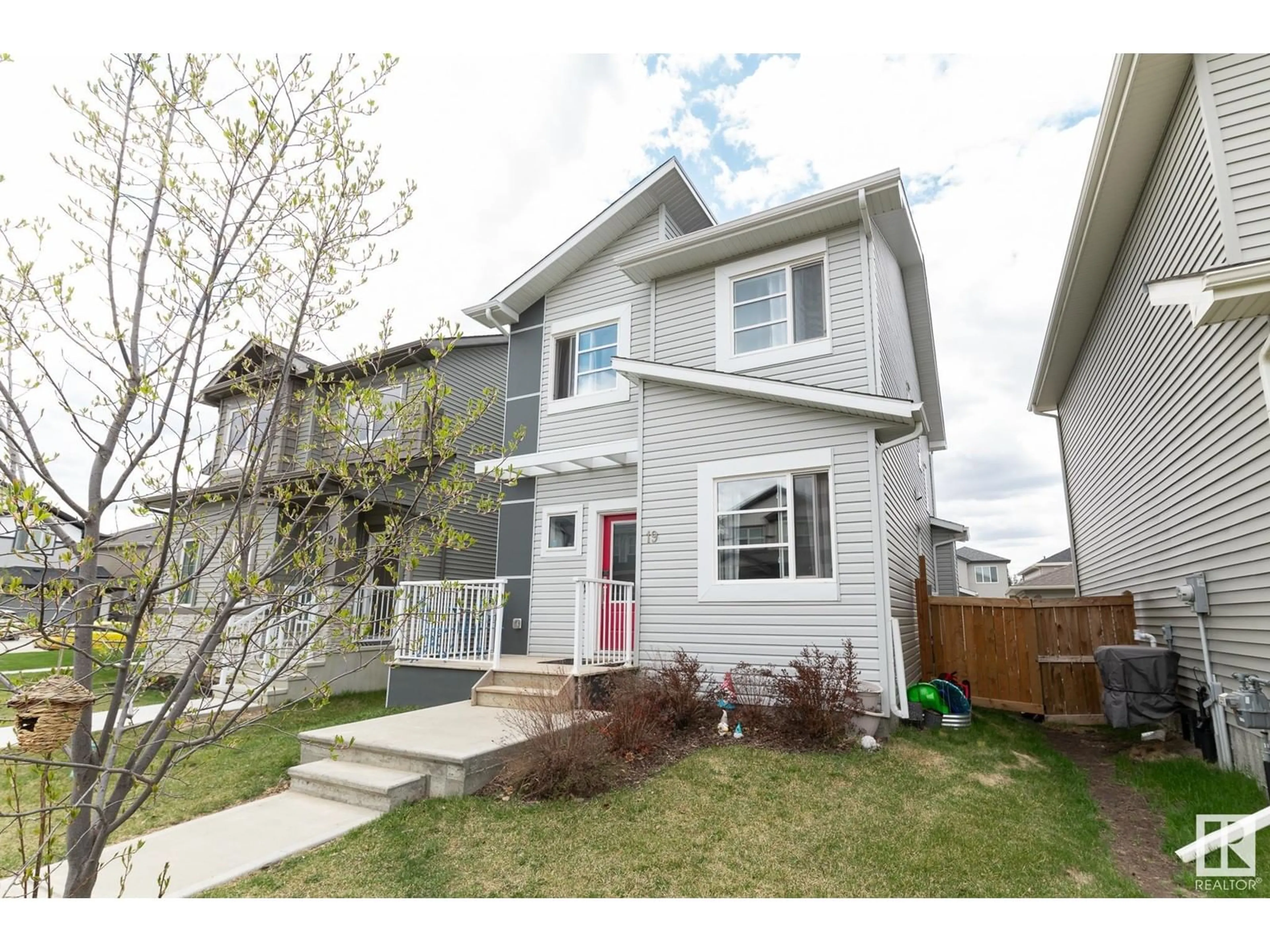 Home with vinyl exterior material, street for 19 HEMINGWAY CR, Spruce Grove Alberta T7X2L6