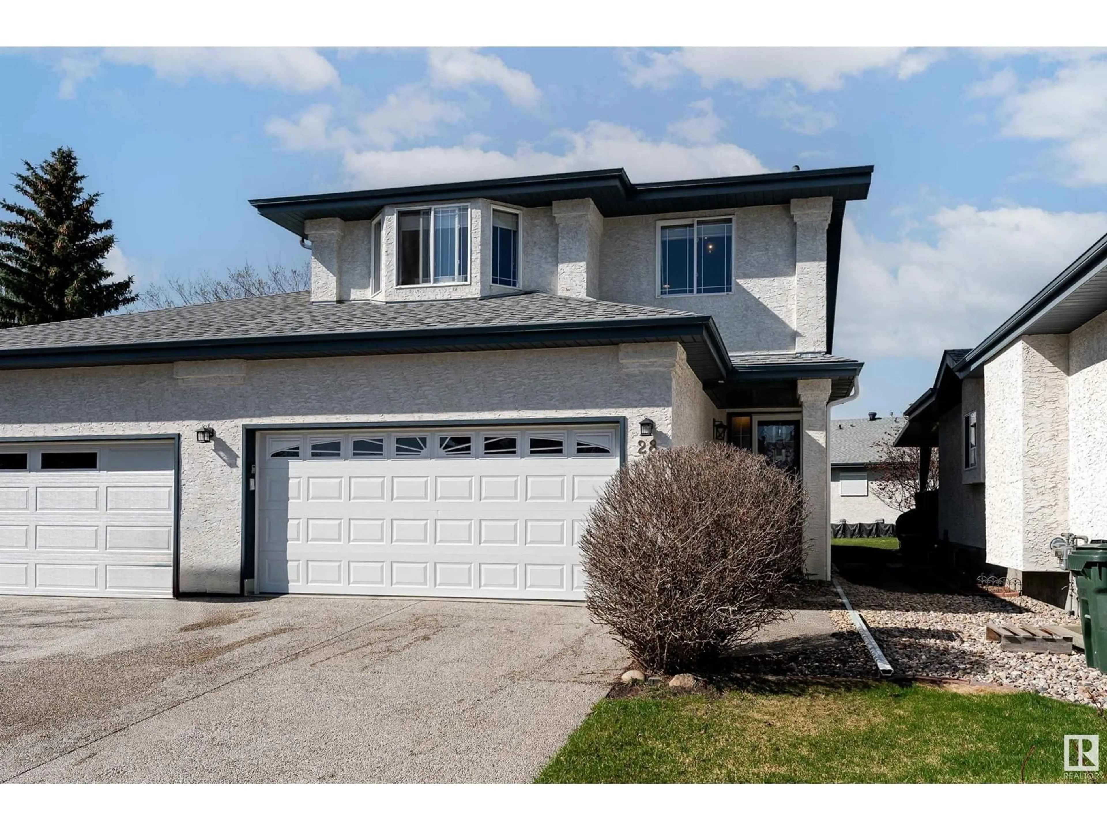 Home with vinyl exterior material, street for 28 LINKSIDE PL, Spruce Grove Alberta T7X3C5