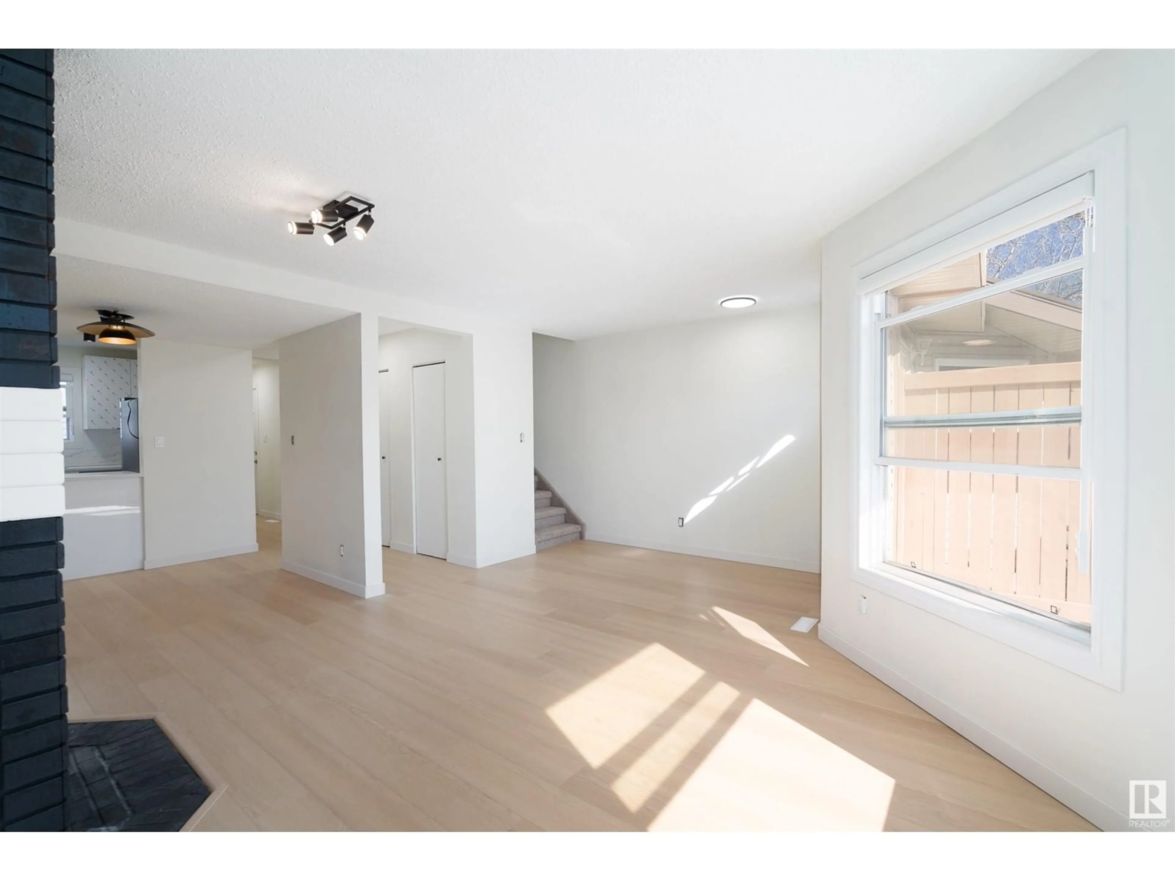 A pic of a room for 10449 24 AV, Edmonton Alberta T6J4S2