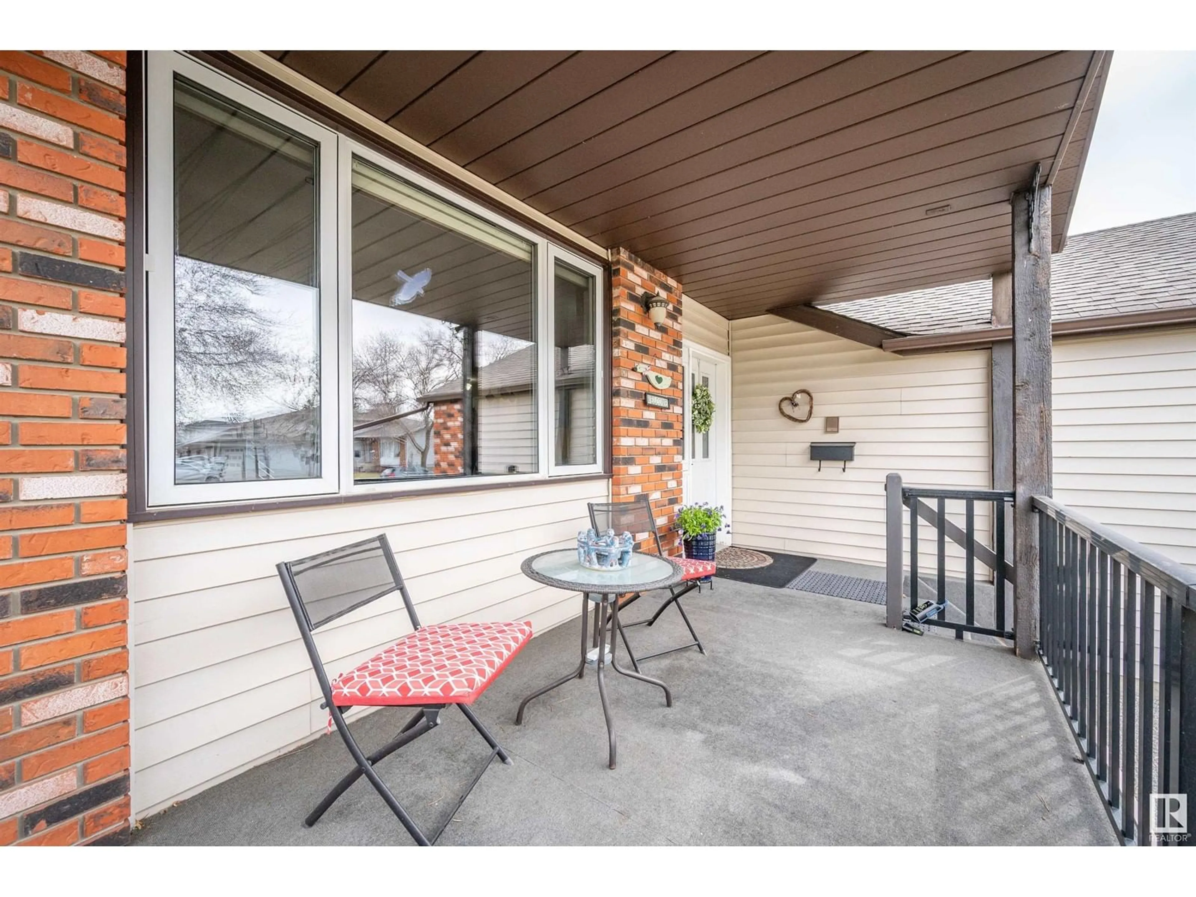Patio, street for 32 PEMBROKE CR, St. Albert Alberta T8N4B8