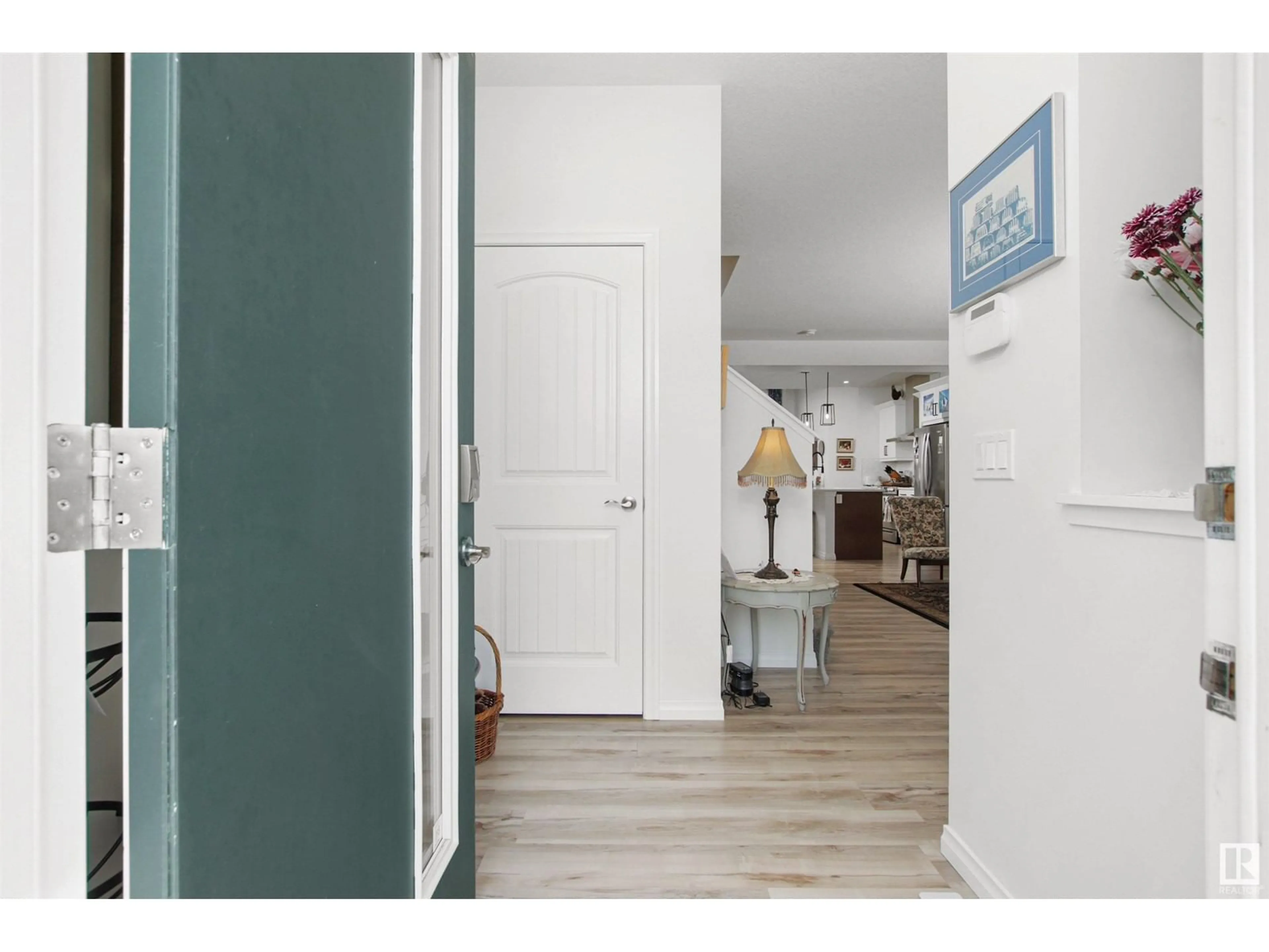 Indoor entryway for 2017 DESROCHERS DR, Edmonton Alberta T6W4Y7