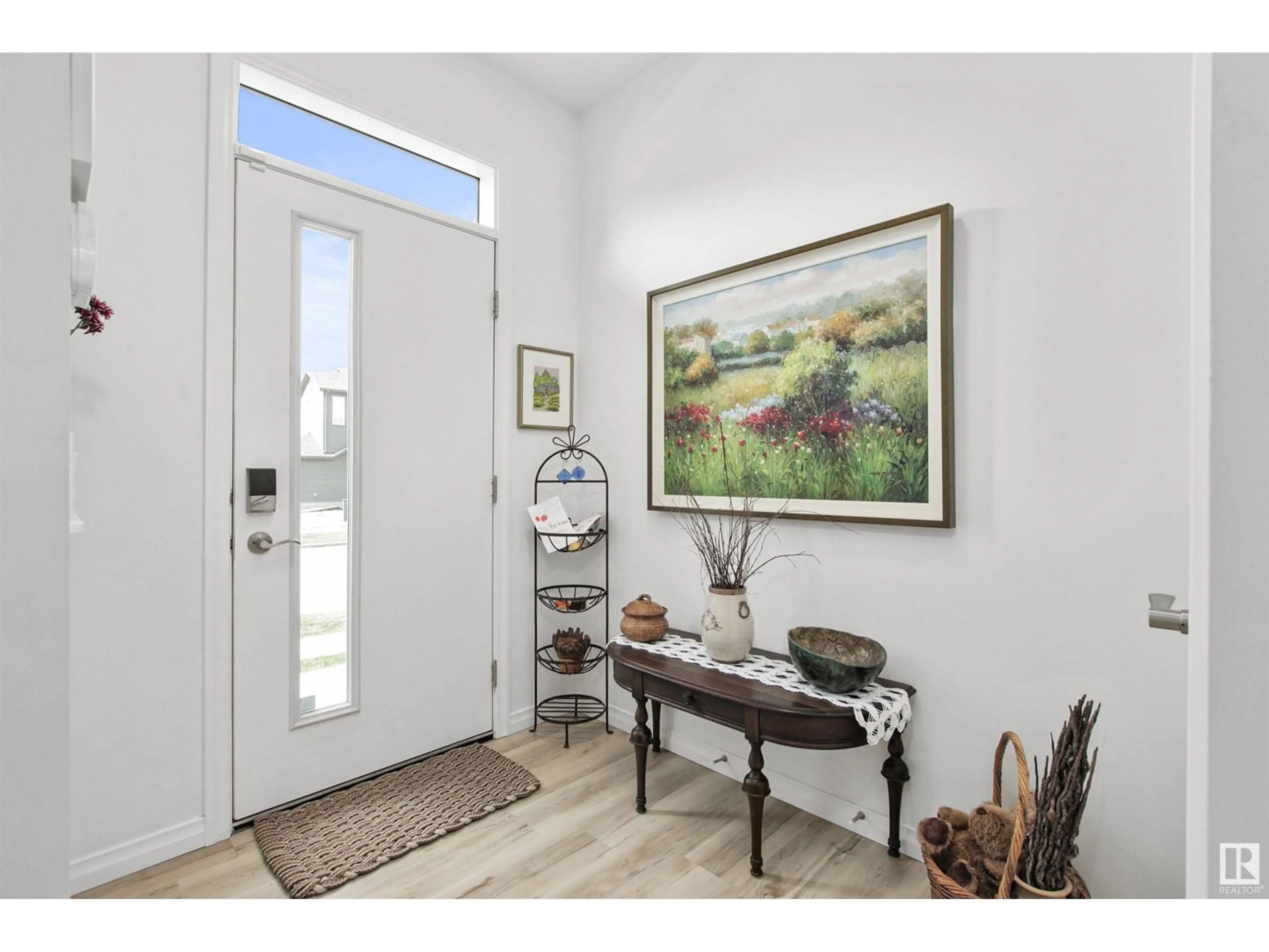Indoor entryway for 2017 DESROCHERS DR, Edmonton Alberta T6W4Y7