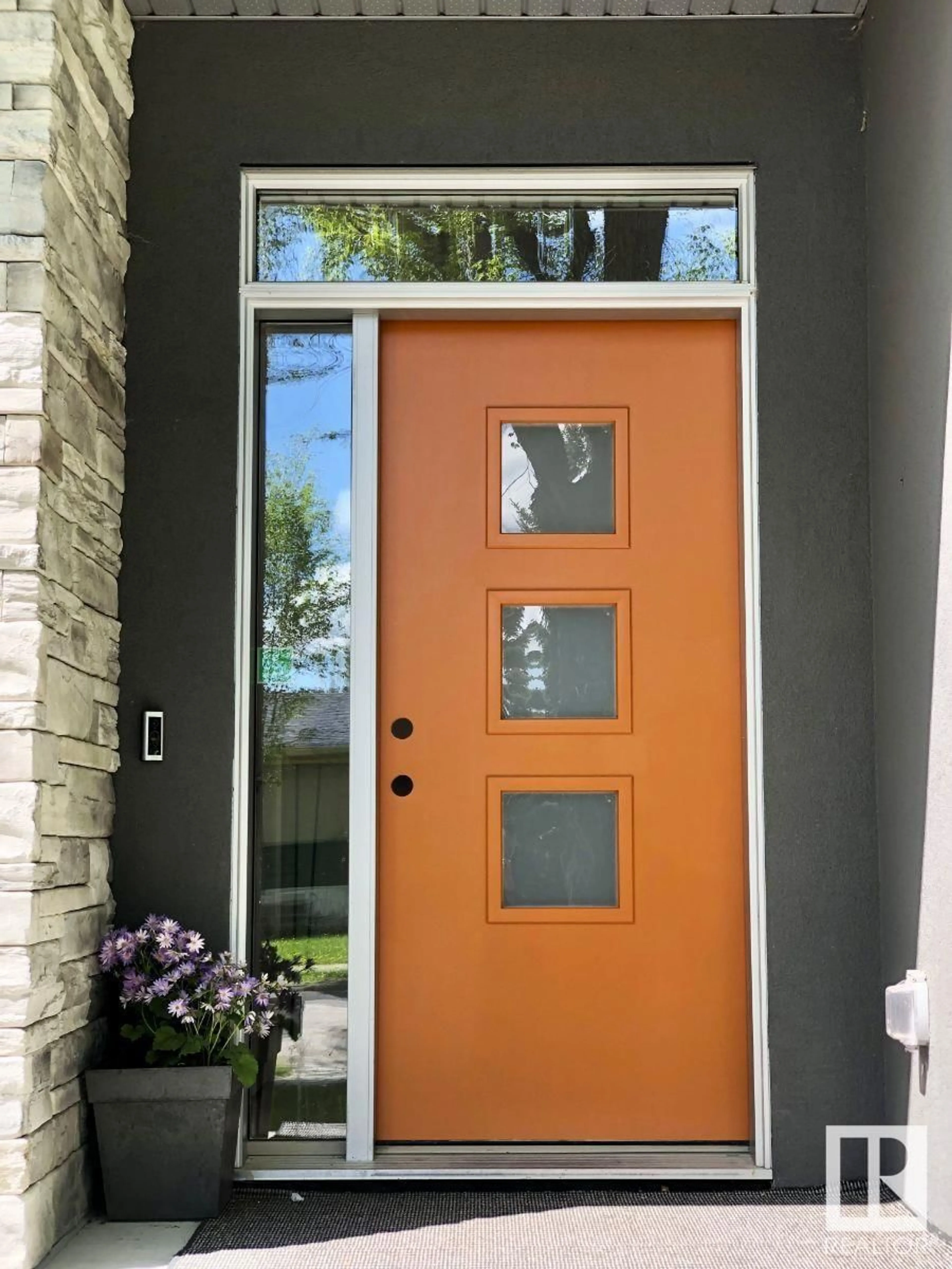 Indoor entryway for 9214 81 ST, Edmonton Alberta T6C2W3