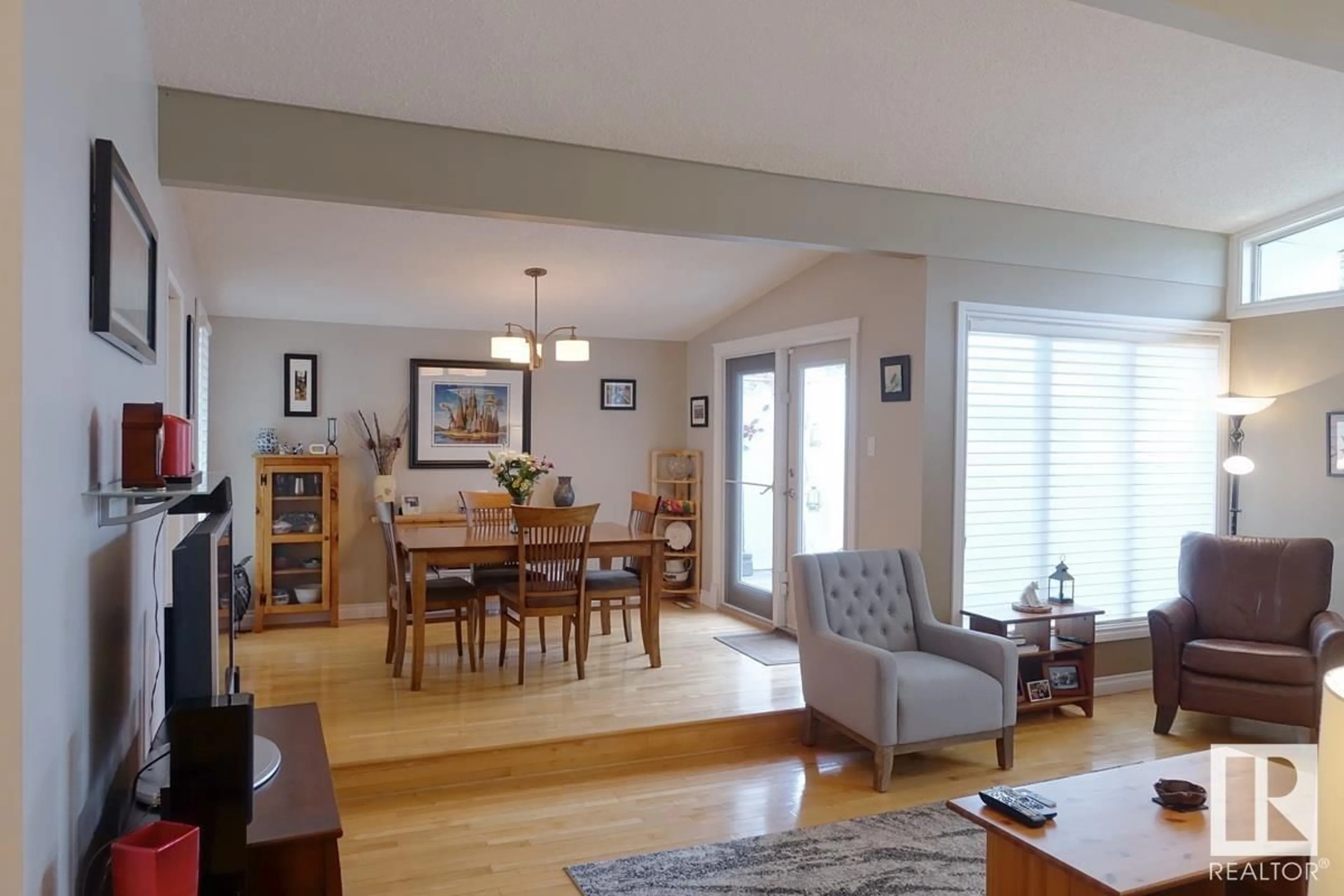 Living room with furniture, wood/laminate floor for 5 GARNET CR, Sherwood Park Alberta T8A2R7